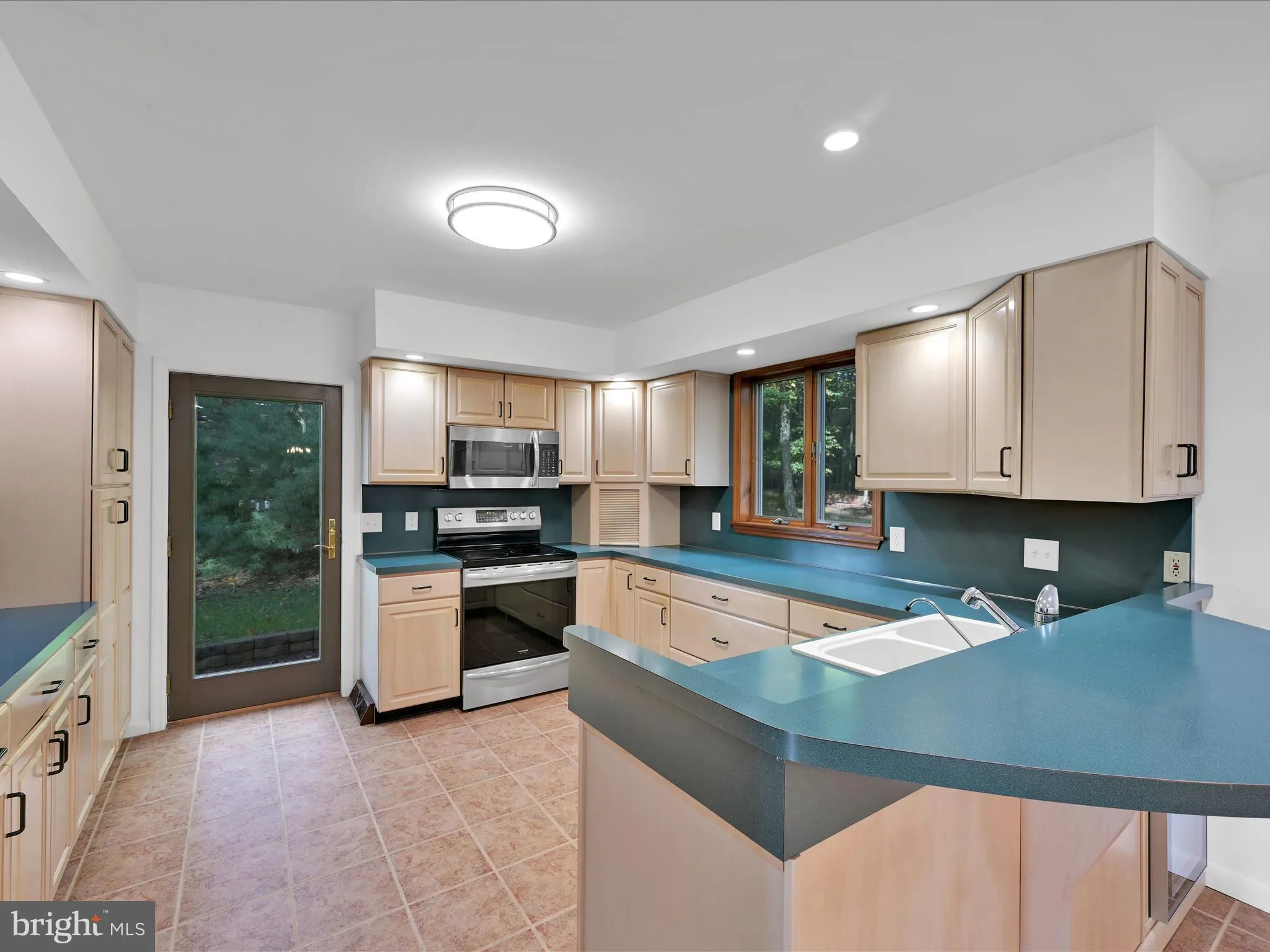 Auburn, Pennsylvania 17922, United States, 3 Bedrooms Bedrooms, ,4 BathroomsBathrooms,Residential,Coming Soon,218320