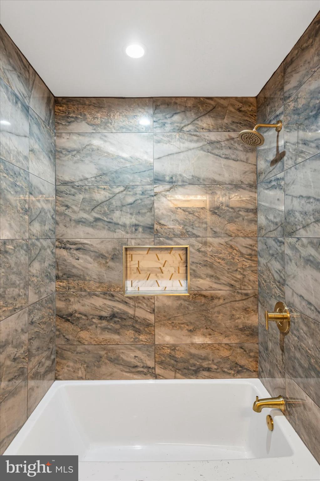 MIDTOWN EDMONDSON - Residential