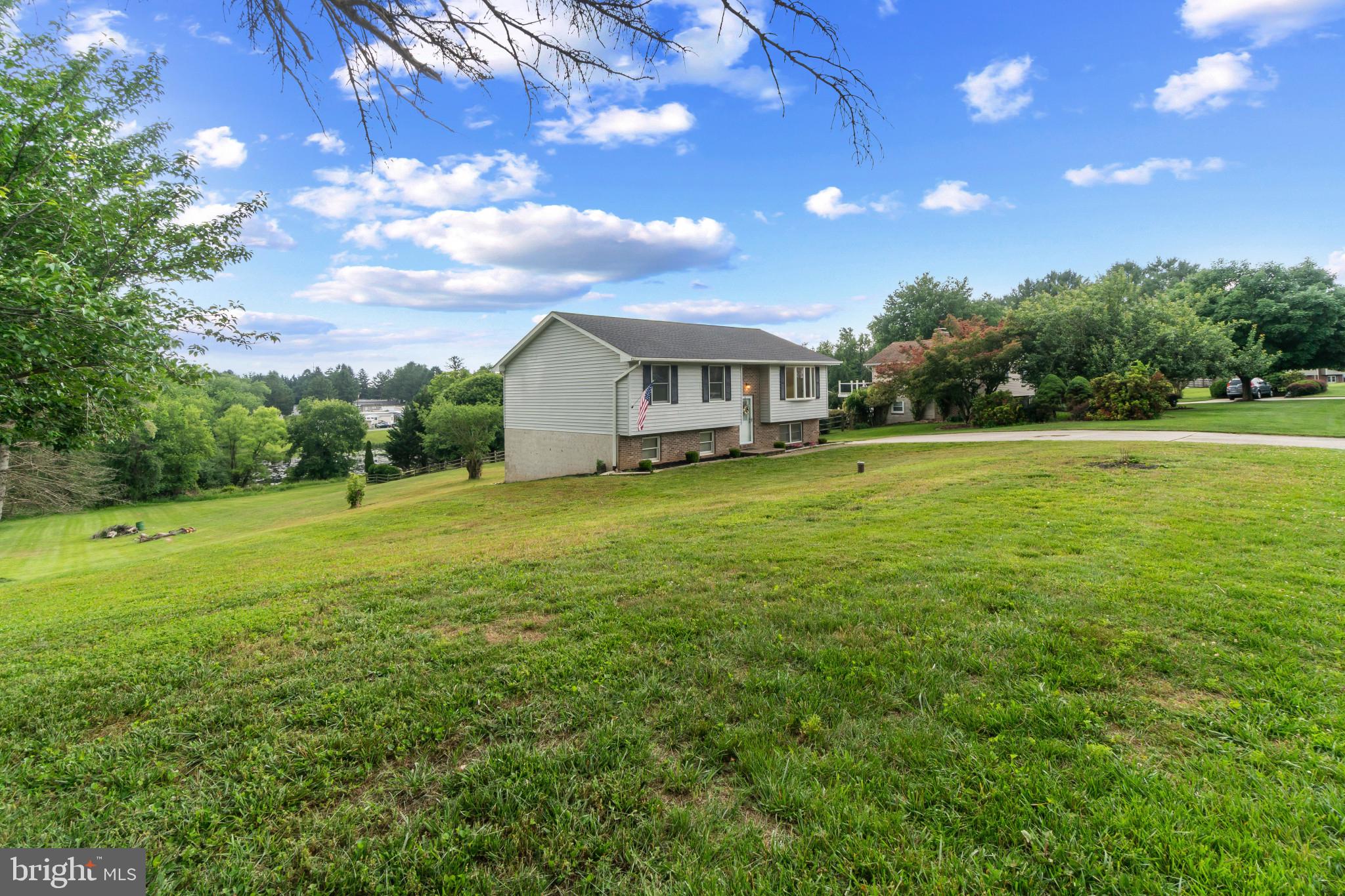 2217 RIDGEMONT DRIVE