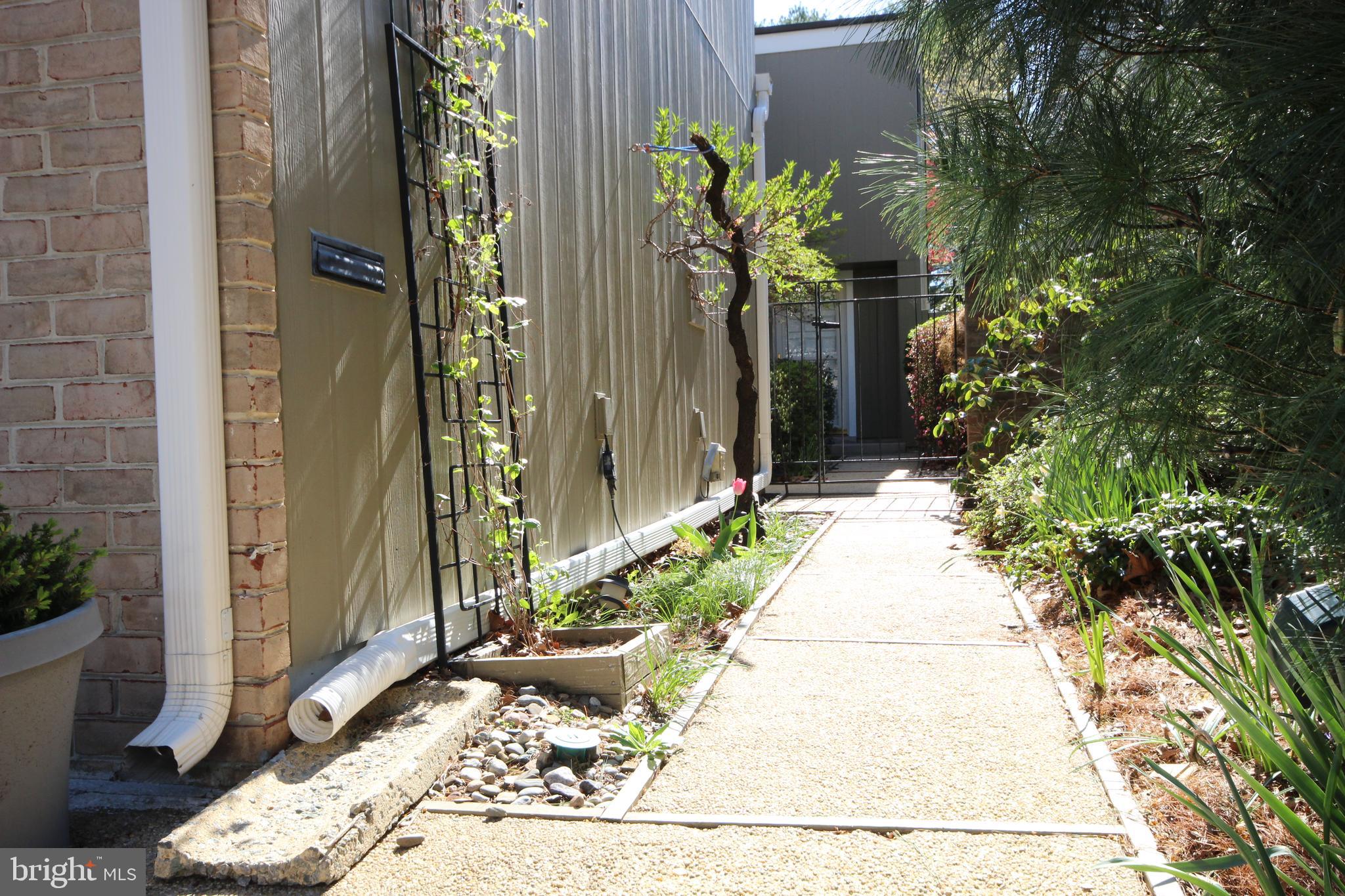 COURTS OF WHETSTONE - Residential