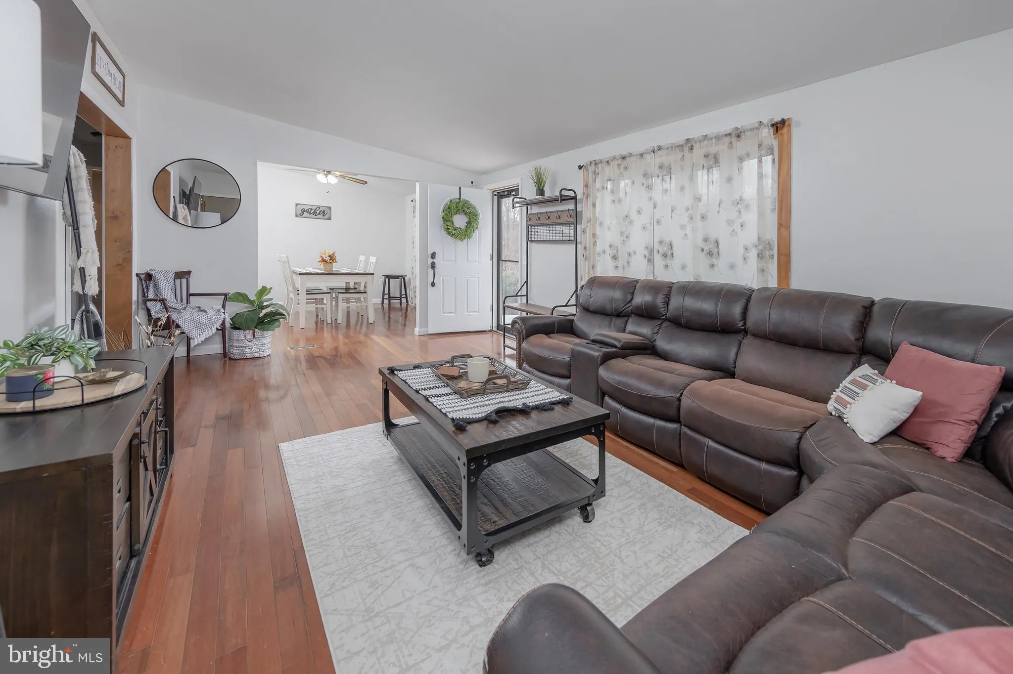 Glassboro, New Jersey 08028, United States, 4 Bedrooms Bedrooms, ,2 BathroomsBathrooms,Residential,Pending,6984