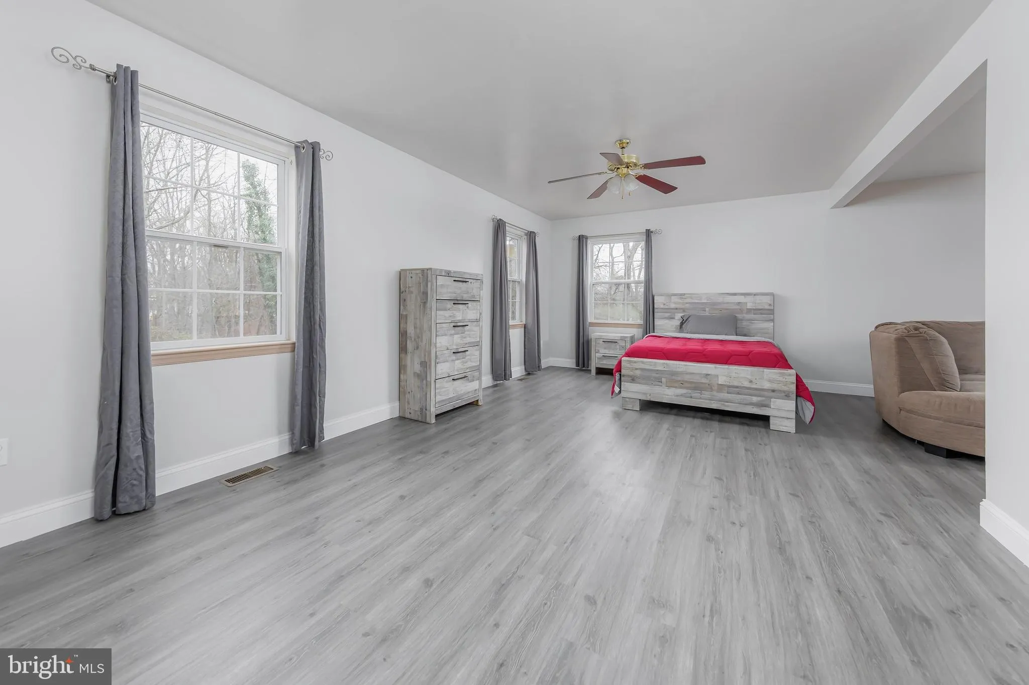 Glassboro, New Jersey 08028, United States, 4 Bedrooms Bedrooms, ,2 BathroomsBathrooms,Residential,Pending,6984