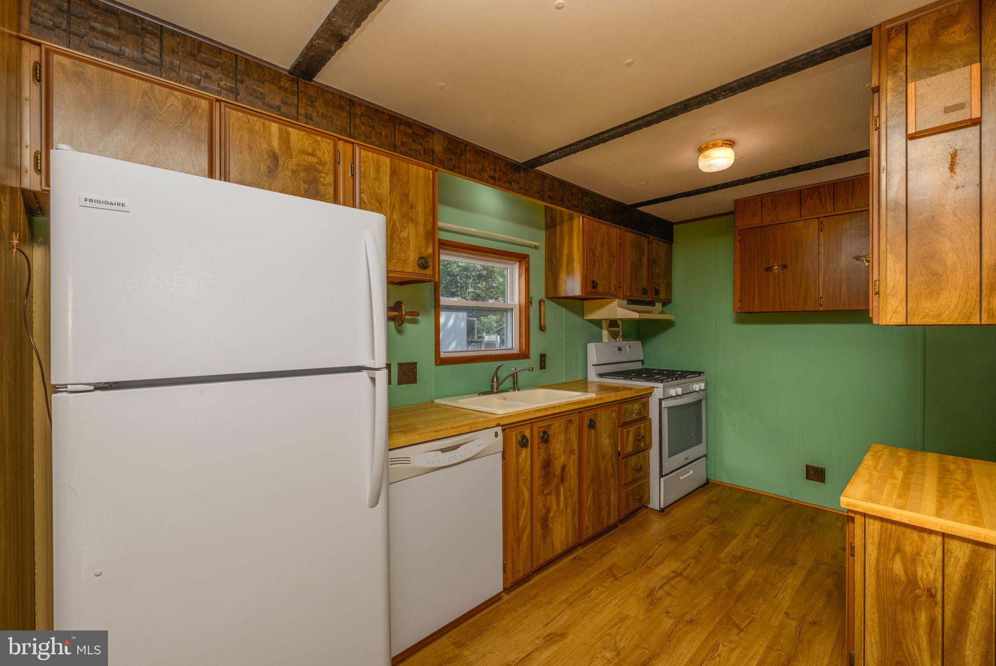 COLONIAL EAST MHP - Residential