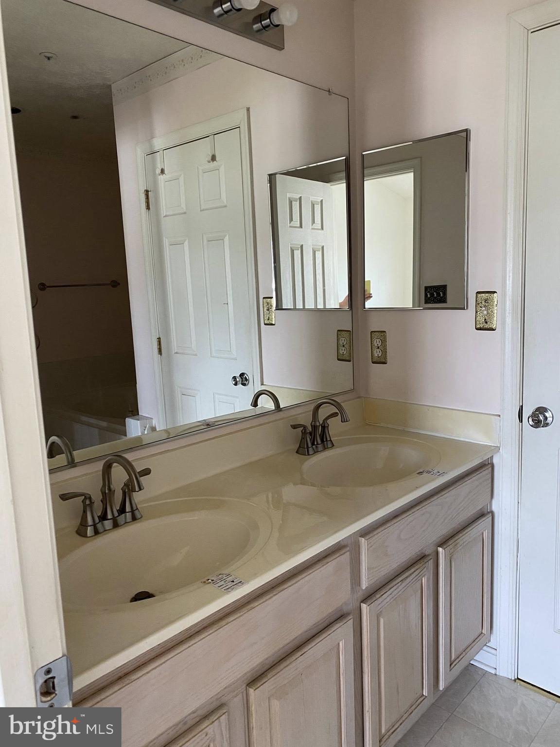 WINDSOR MILL - Residential