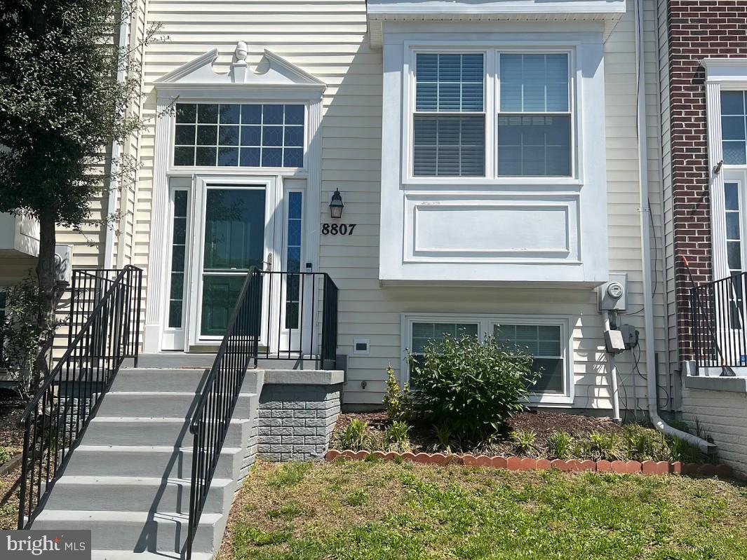 Discover the perfect townhome in desirable Spring Ridge and Oakdale School District! This stunning rental features 4 spacious bedrooms, 3.5 modern bathrooms, and an inviting dining/living room combo.
The expansive kitchen boasts sleek stainless-steel appliances, ideal for any home chef. Enjoy the outdoors on the large deck or the cozy patio, and relax by the fireplace.
The finished basement includes a bedroom and full bath, perfect for guests or additional living space. The second level offers 3 comfortable bedrooms and 2 baths, including a master suite with a full bath, separate shower, and soaking tub for ultimate relaxation.
Additional amenities include a built-in microwave, washer/dryer, central air, and access to the community pool.