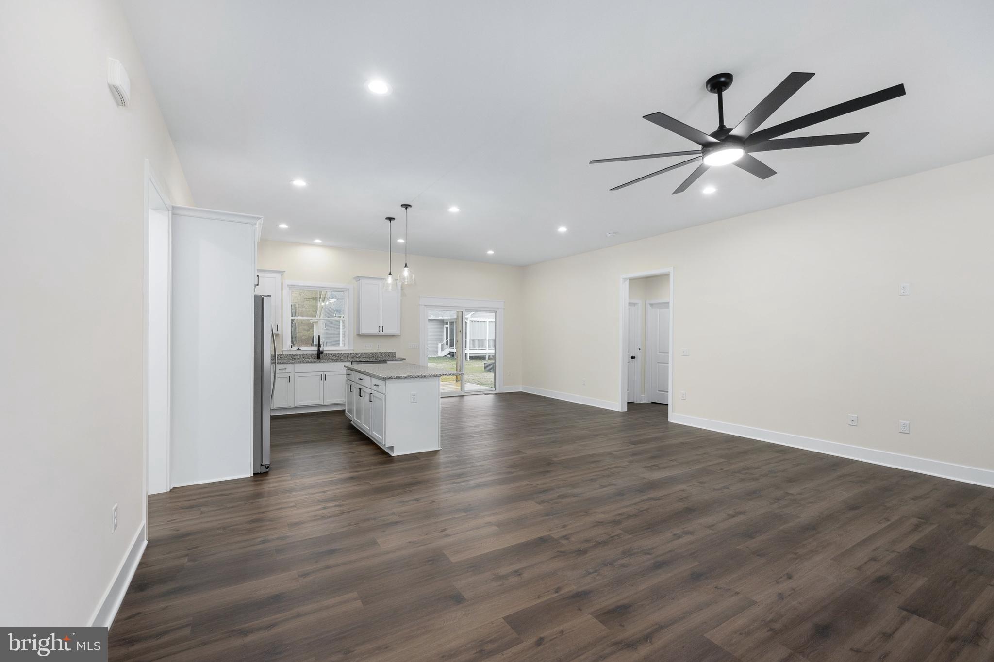 GLEBE HARBOR - Residential