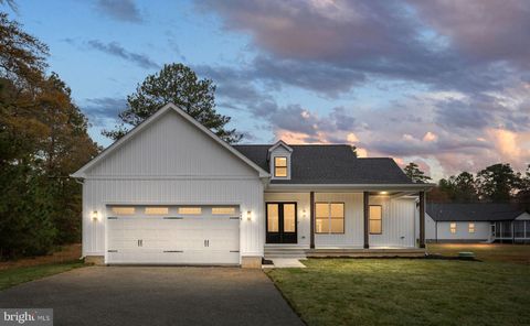 564 CURRIOMAN DRIVE MONTROSS VA 22520