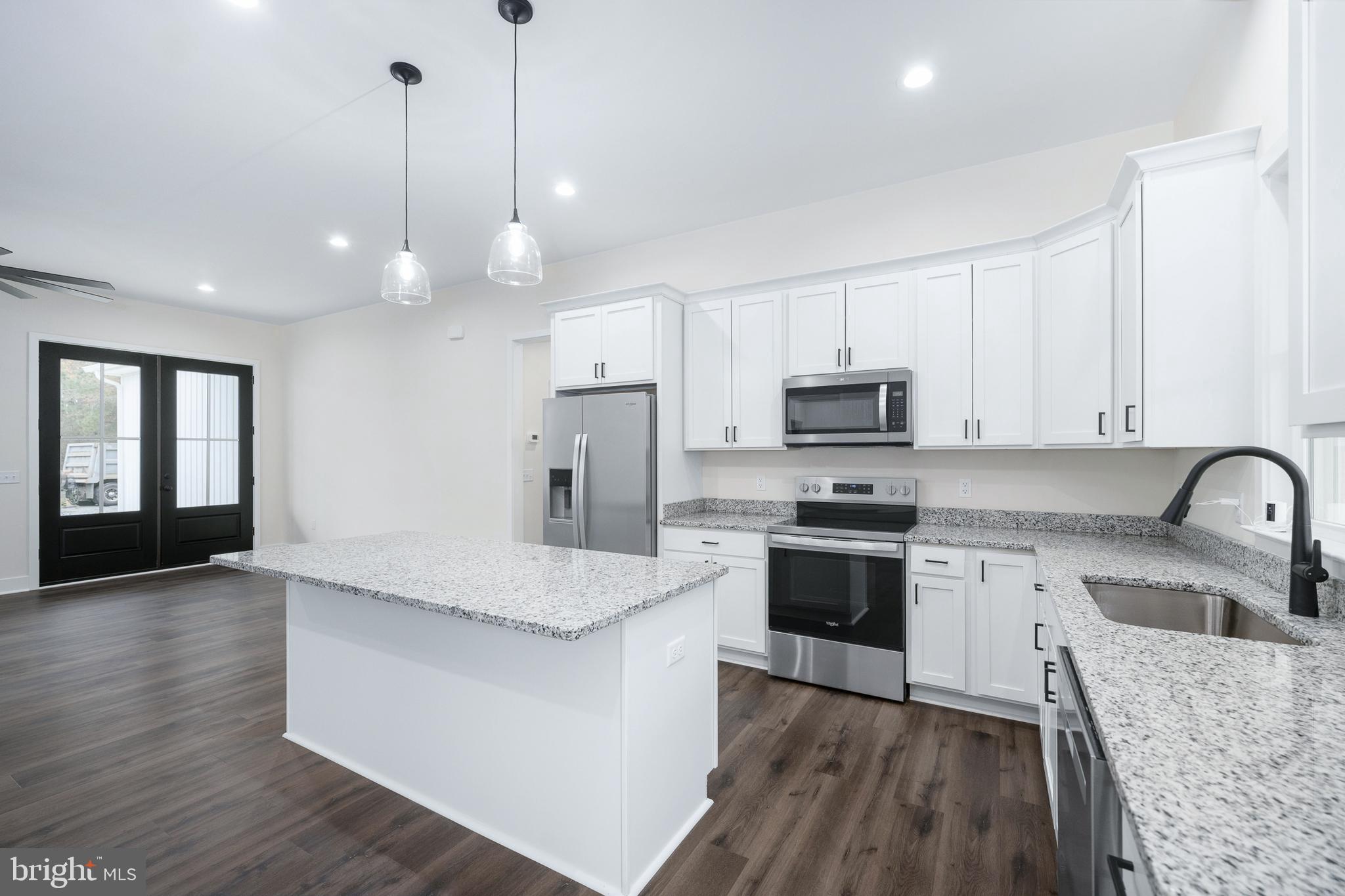 GLEBE HARBOR - Residential