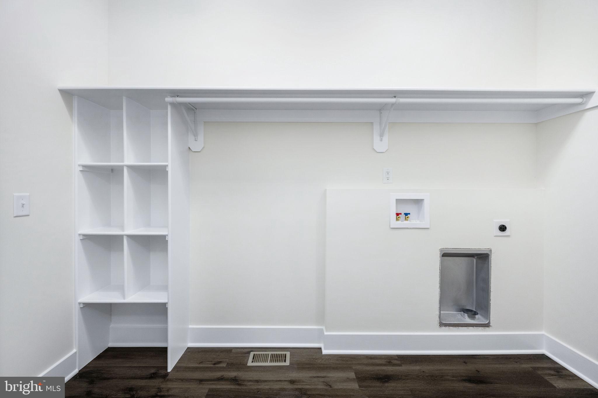 GLEBE HARBOR - Residential