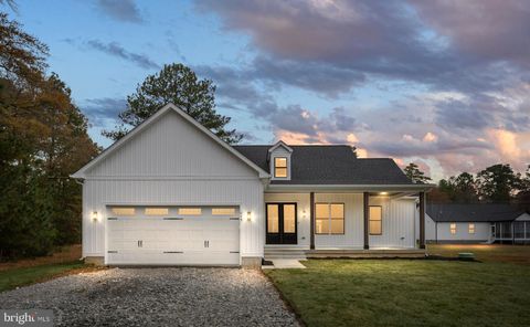 564 CURRIOMAN DRIVE MONTROSS VA 22520