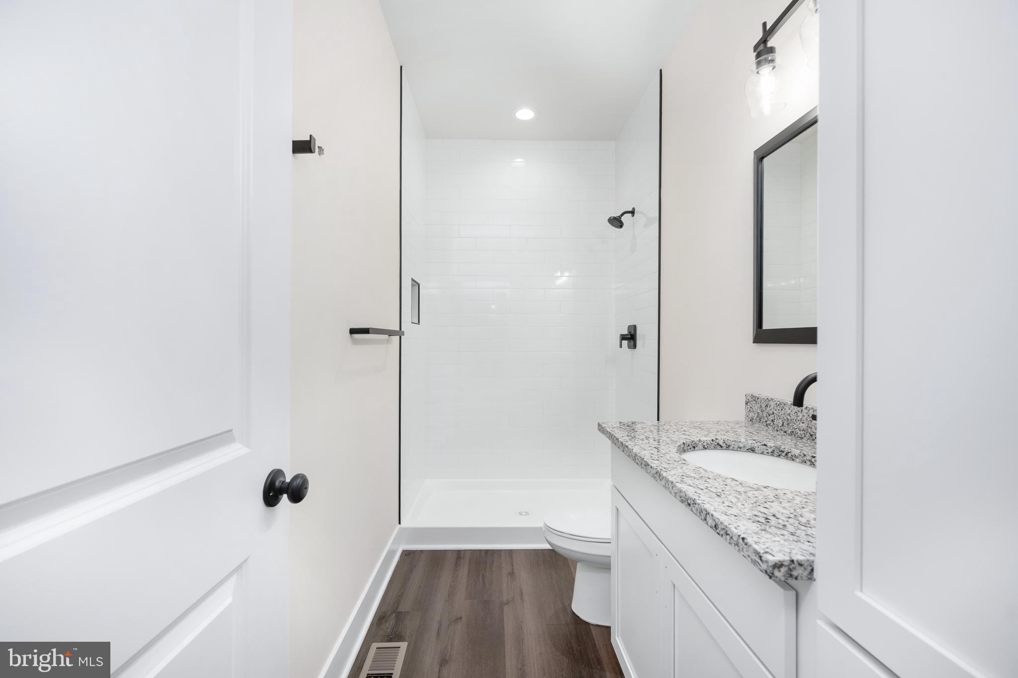 GLEBE HARBOR - Residential