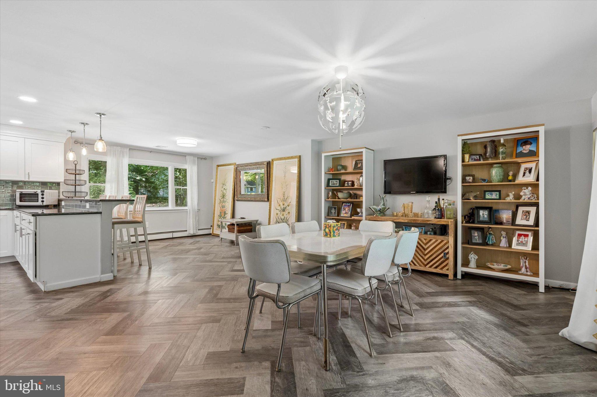 302 W FERRY ROAD