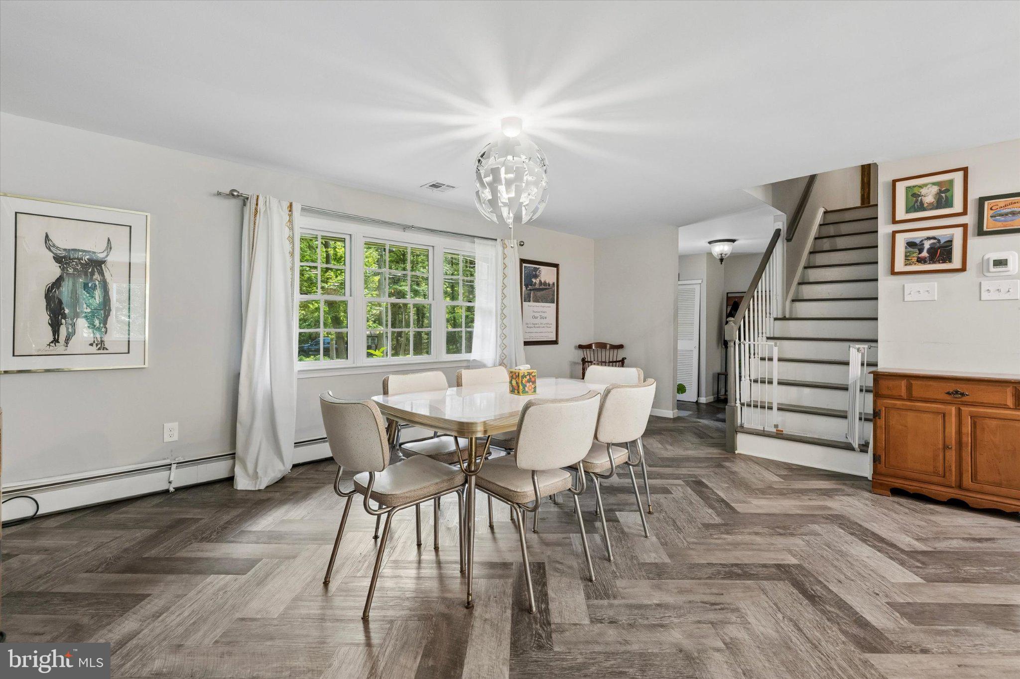 302 W FERRY ROAD