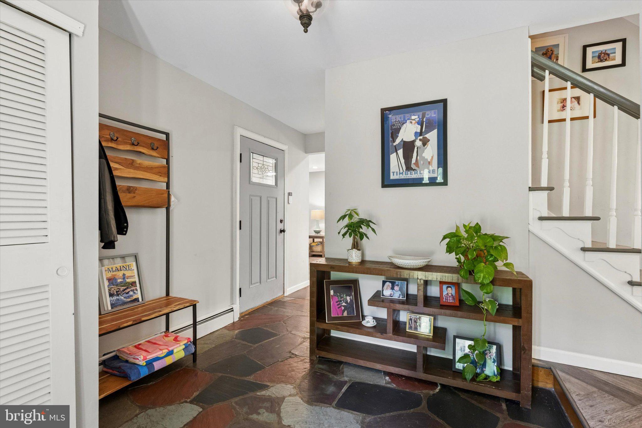 302 W FERRY ROAD