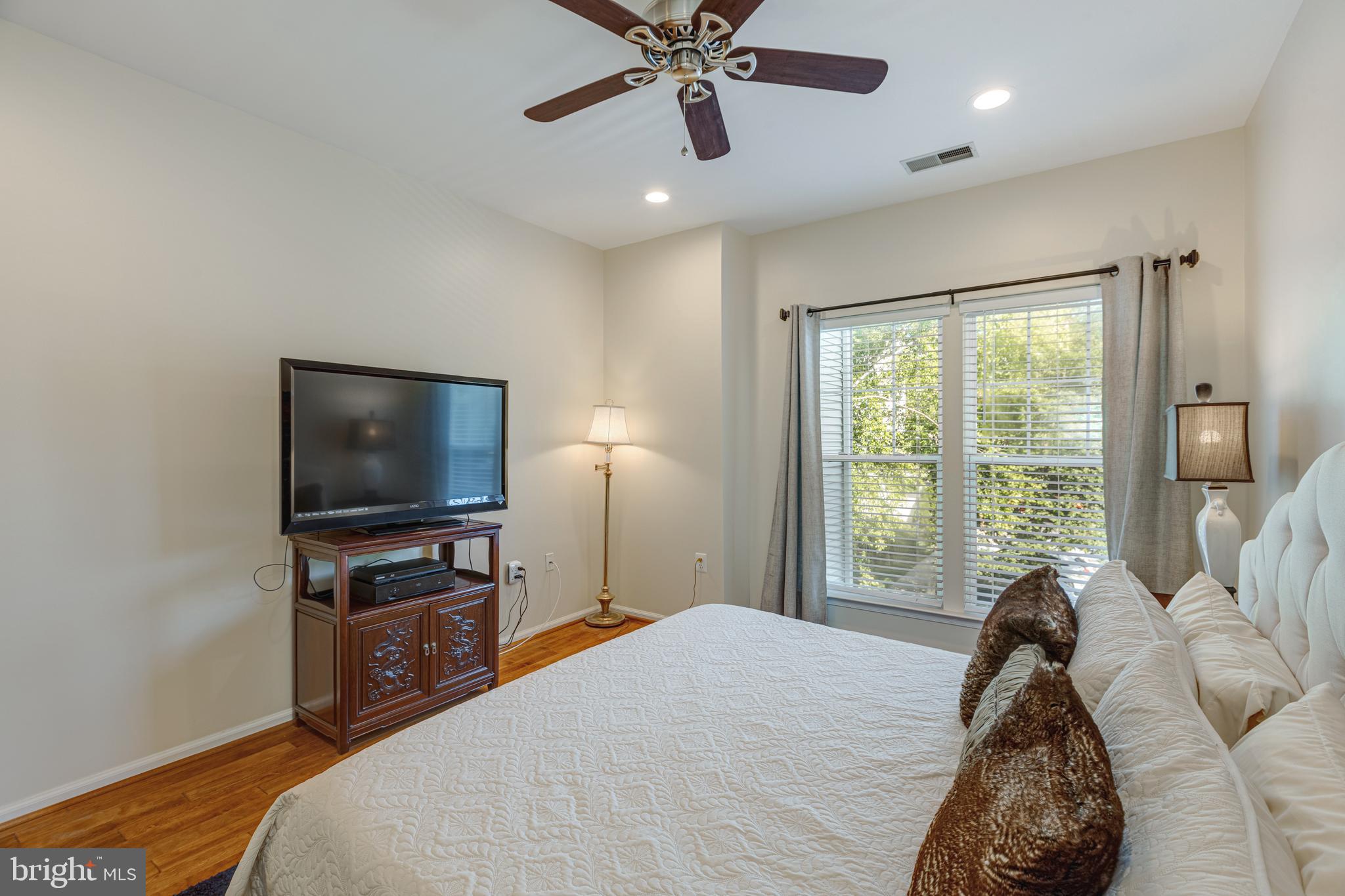 NORTH POINT VILLAS - Residential