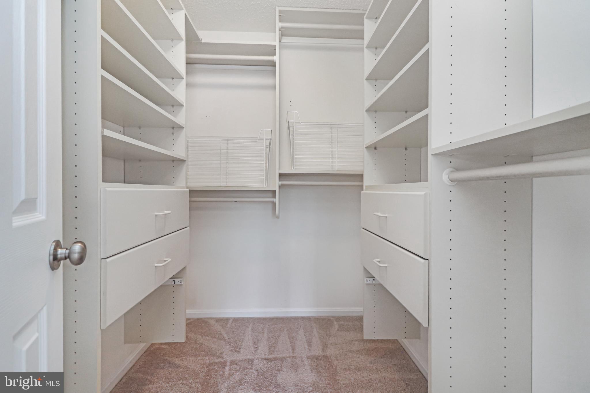 LIFESTYLE AT SULLY STATION - Residential