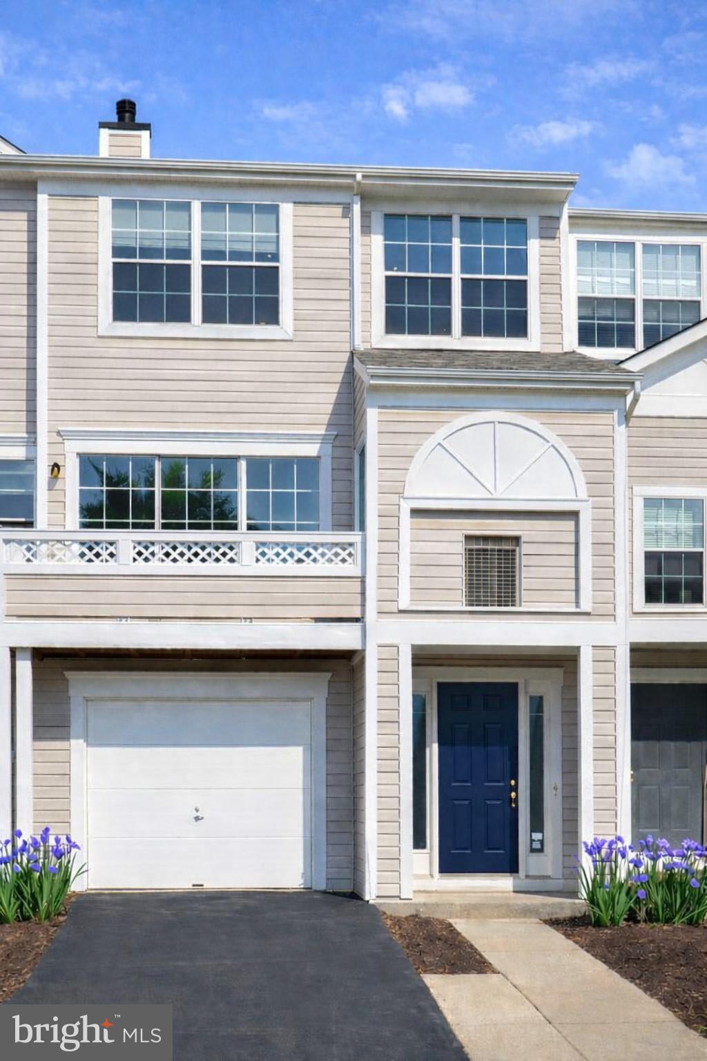 LIFESTYLE AT SULLY STATION - Residential