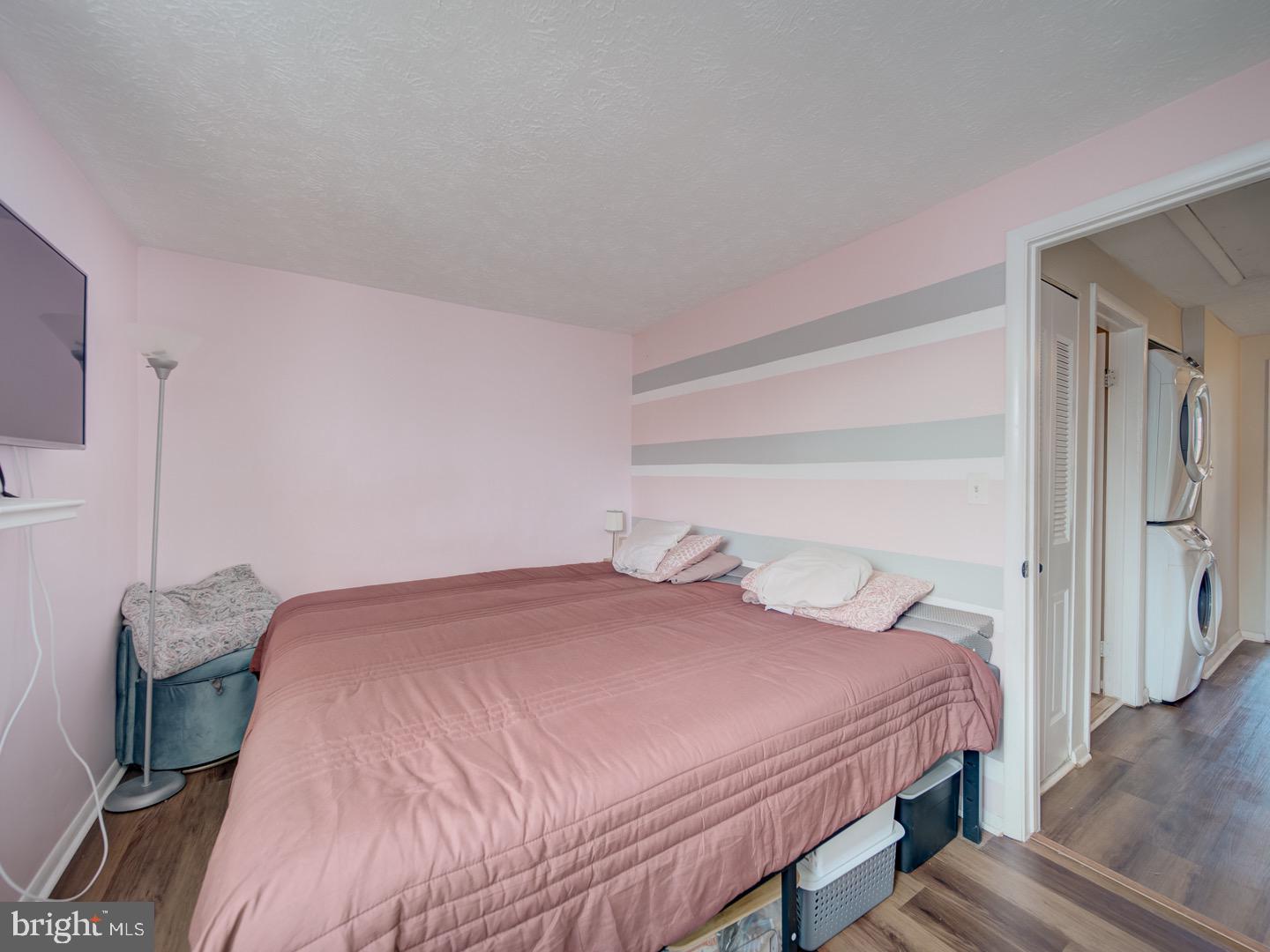 GUNNERS LAKE VILLAGE - Residential