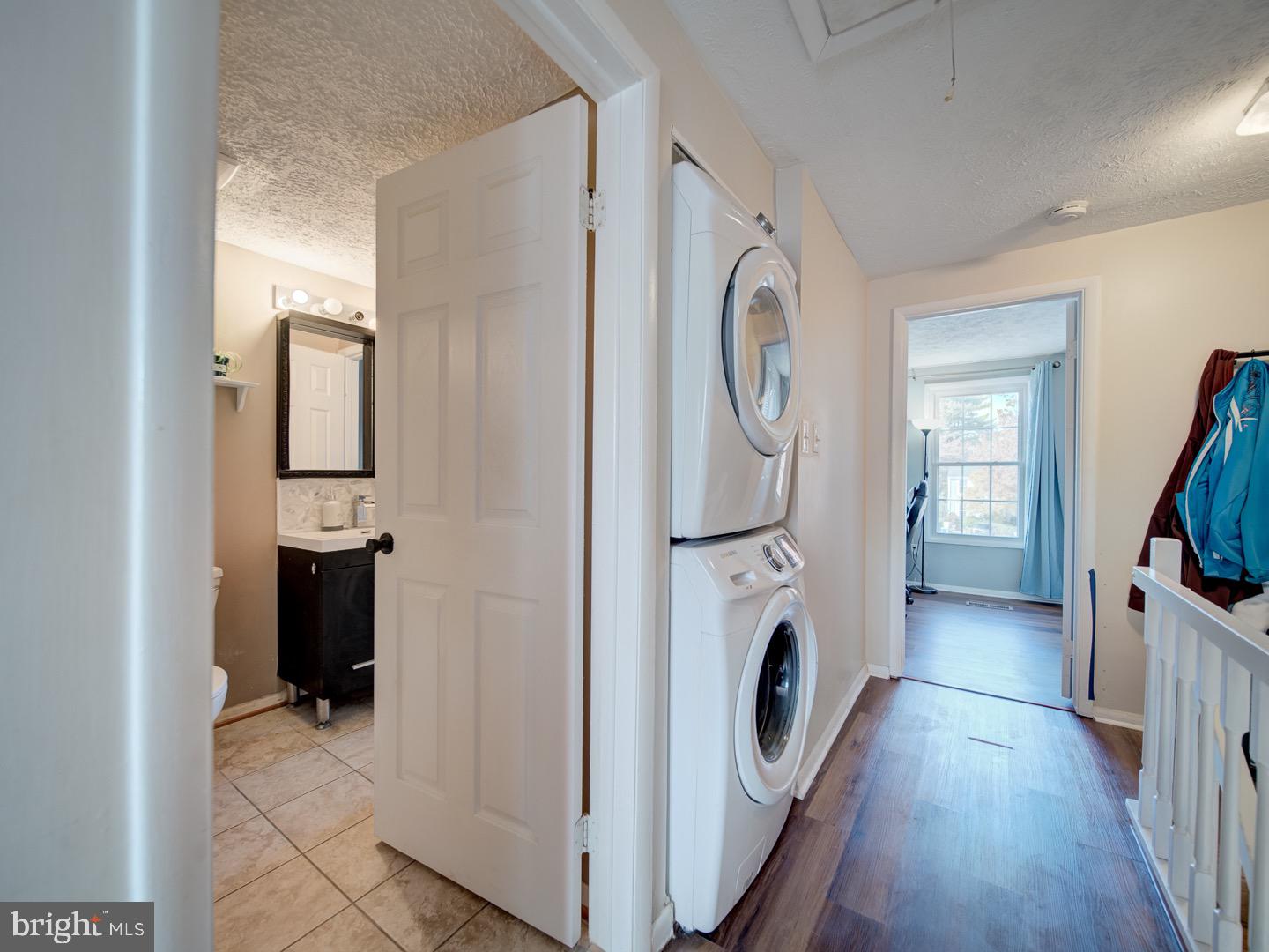 GUNNERS LAKE VILLAGE - Residential