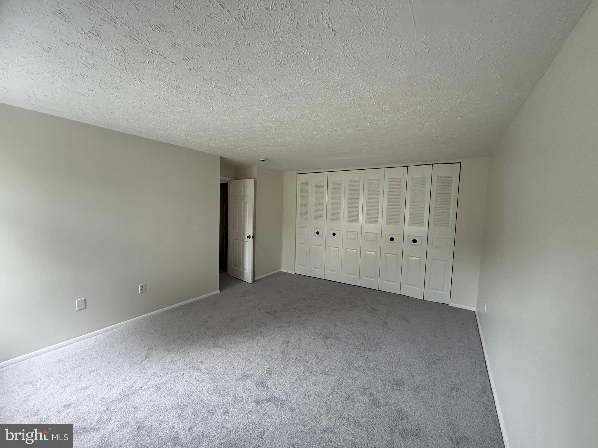 KNOLLS AT NORTH LAKE CONDOMINIUM - Residential Lease