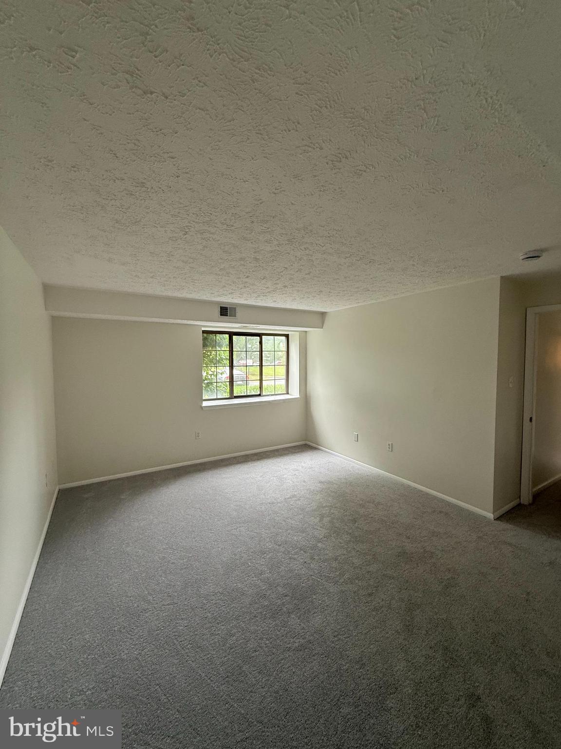 KNOLLS AT NORTH LAKE CONDOMINIUM - Residential Lease