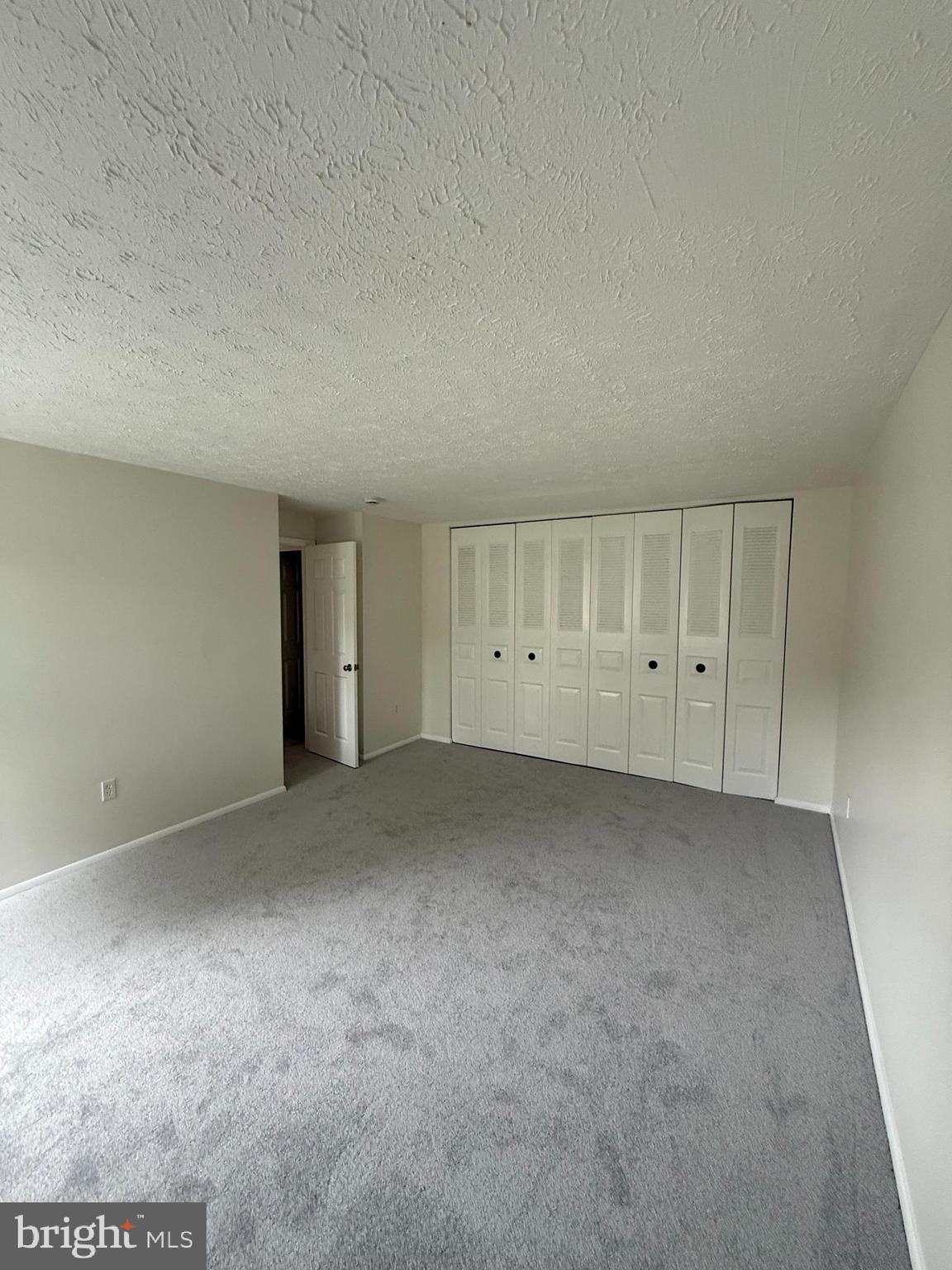 KNOLLS AT NORTH LAKE CONDOMINIUM - Residential Lease