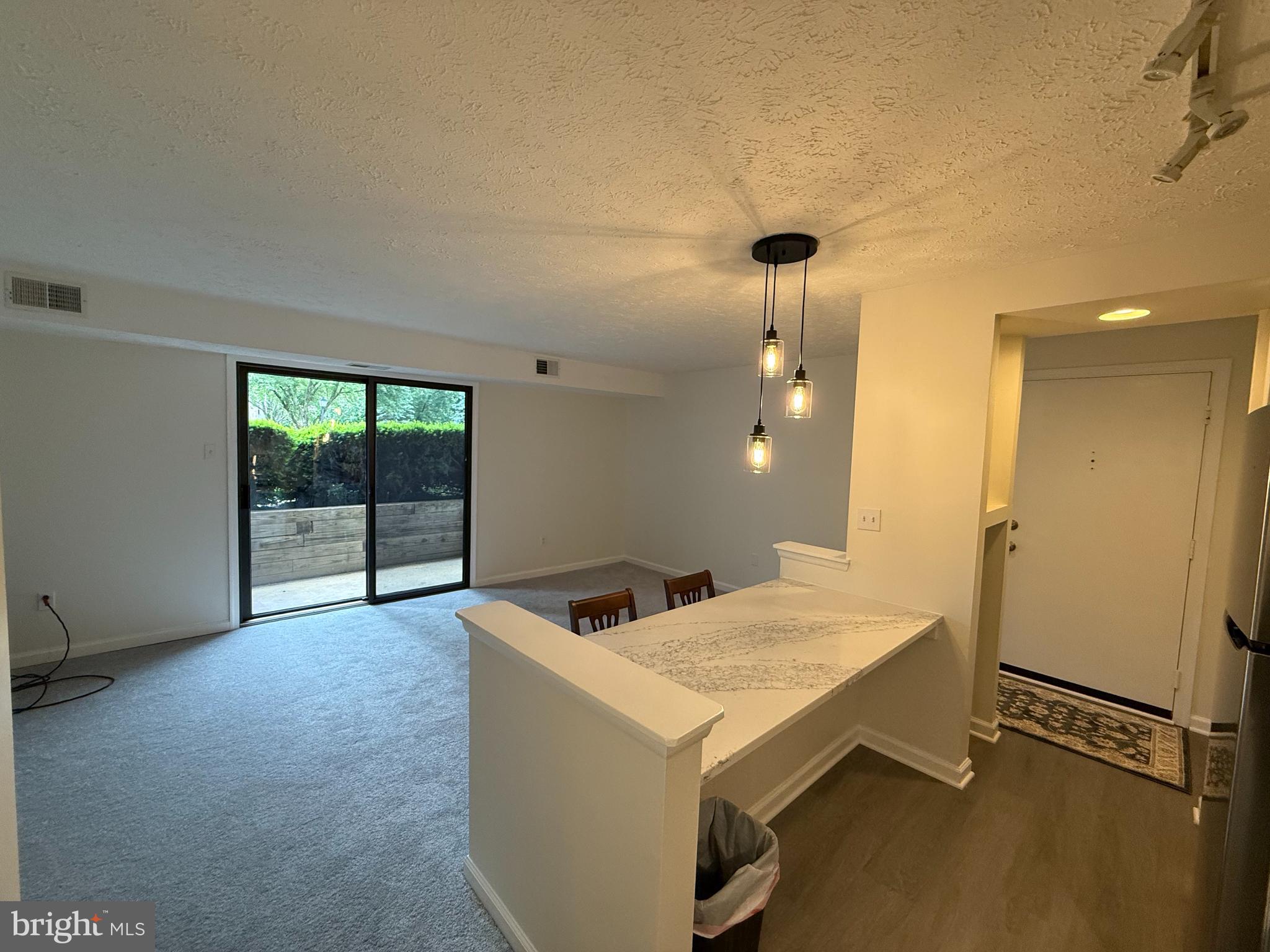 KNOLLS AT NORTH LAKE CONDOMINIUM - Residential Lease