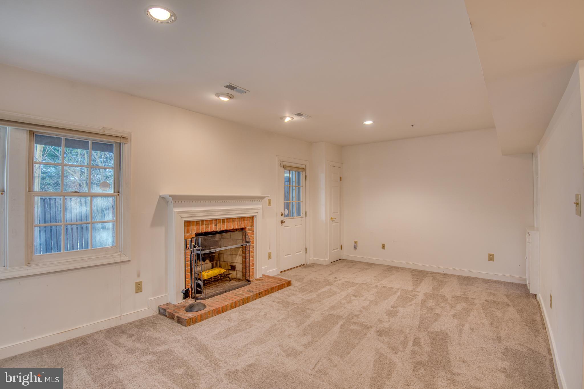 QUINCE ORCHARD KNOLLS - Residential