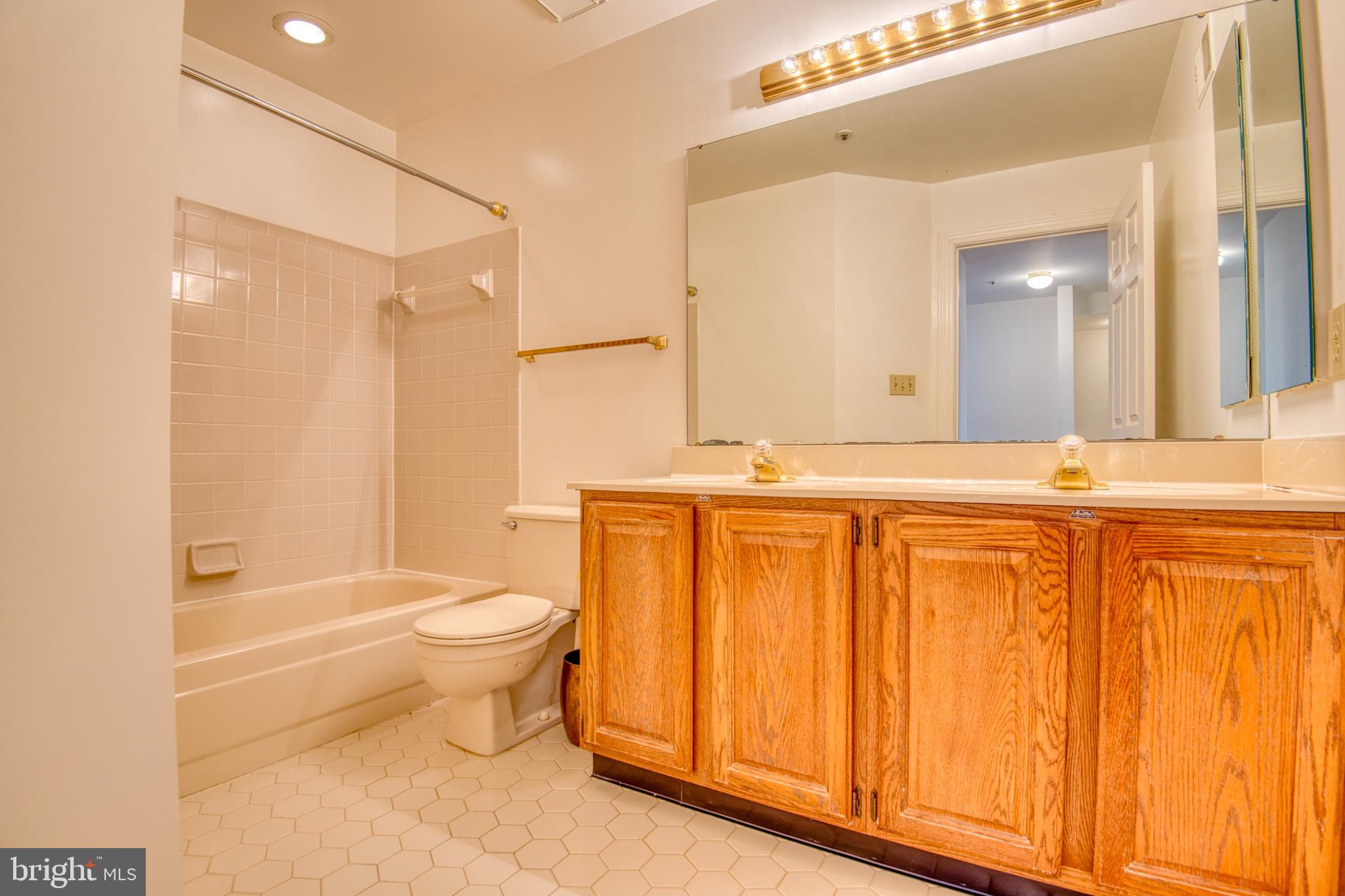 QUINCE ORCHARD KNOLLS - Residential