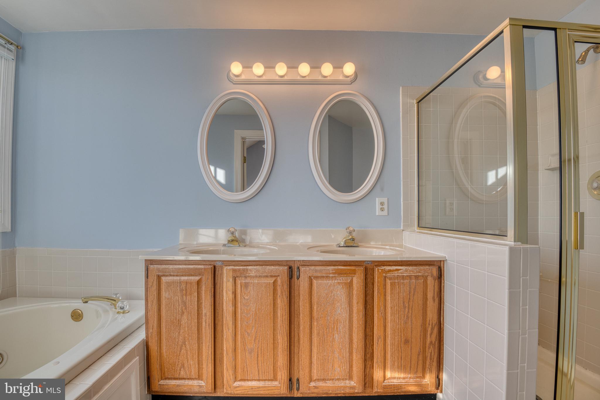 QUINCE ORCHARD KNOLLS - Residential