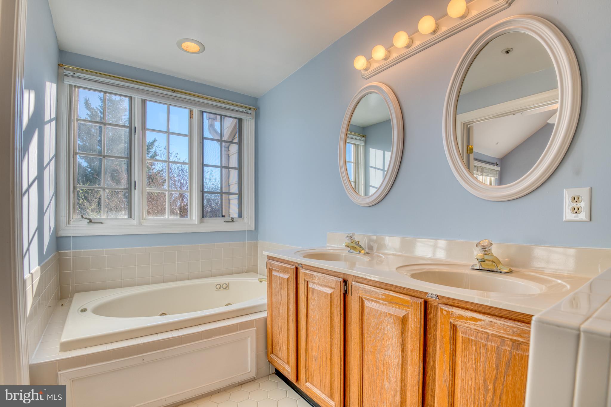 QUINCE ORCHARD KNOLLS - Residential