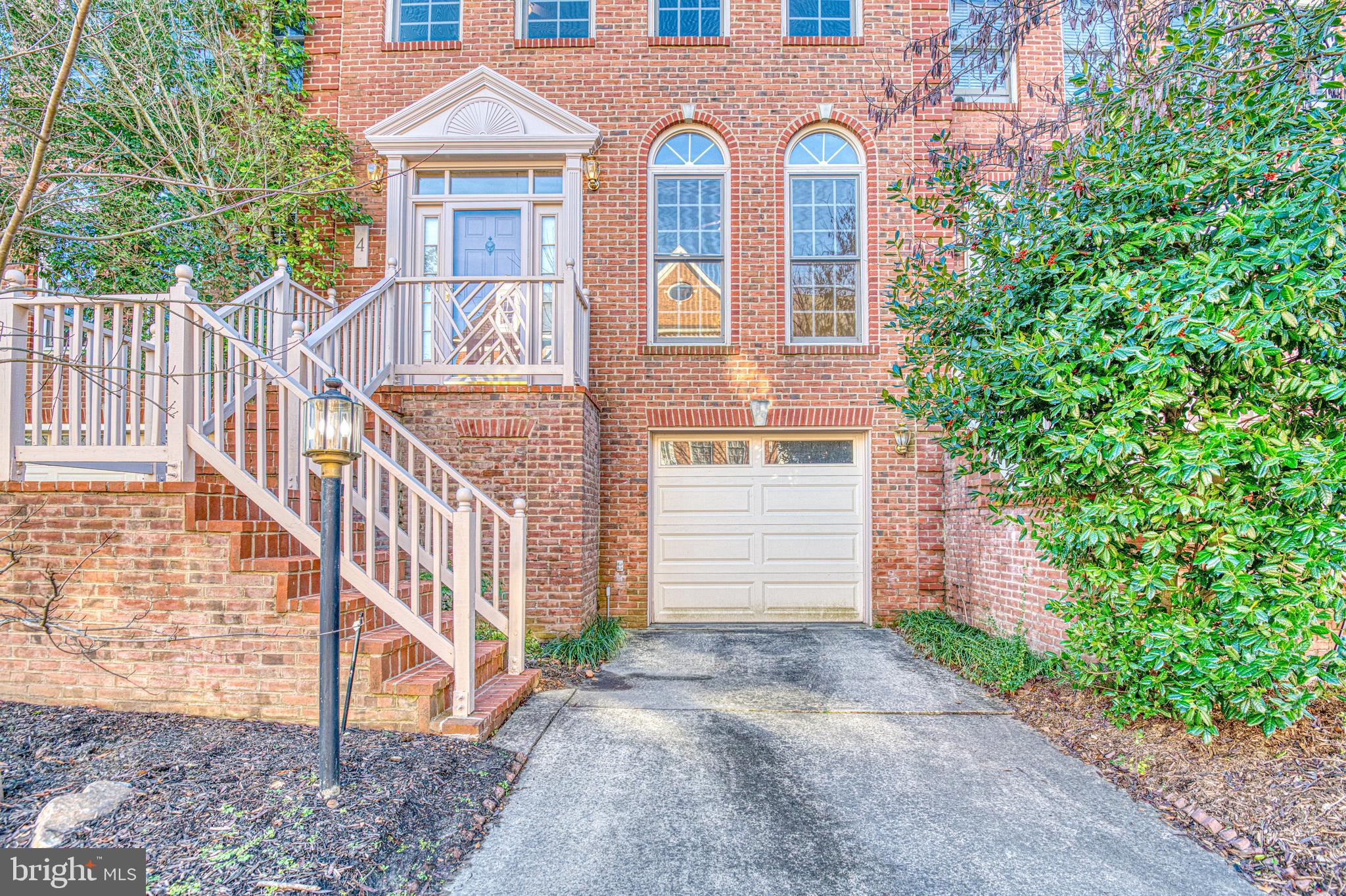 QUINCE ORCHARD KNOLLS - Residential