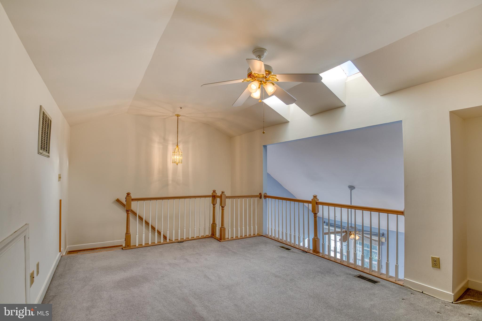 QUINCE ORCHARD KNOLLS - Residential