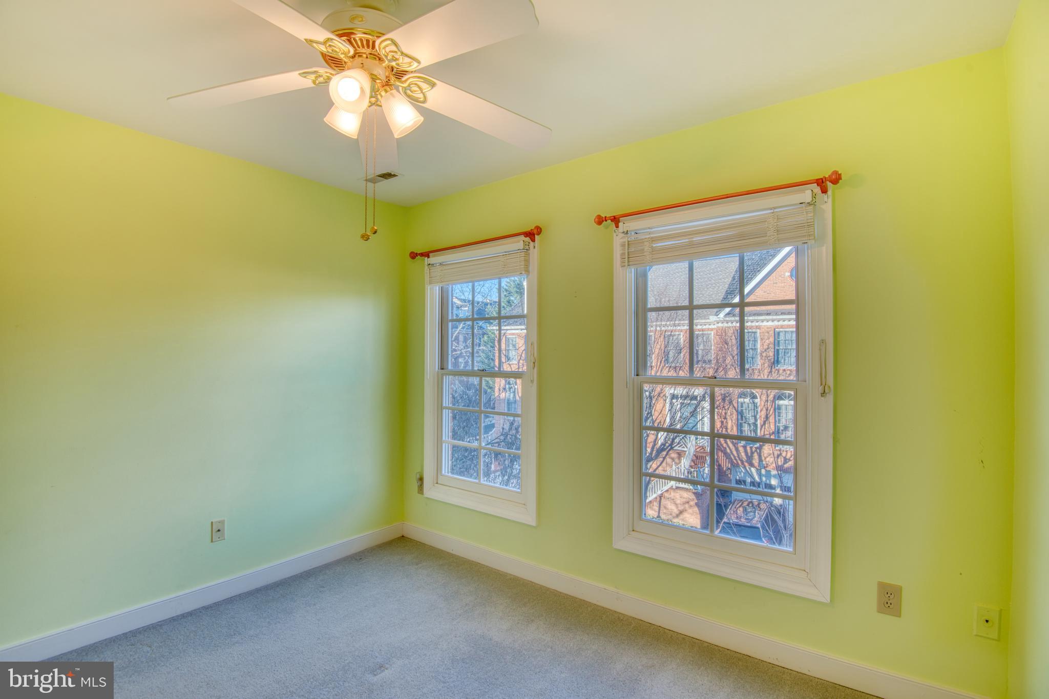 QUINCE ORCHARD KNOLLS - Residential