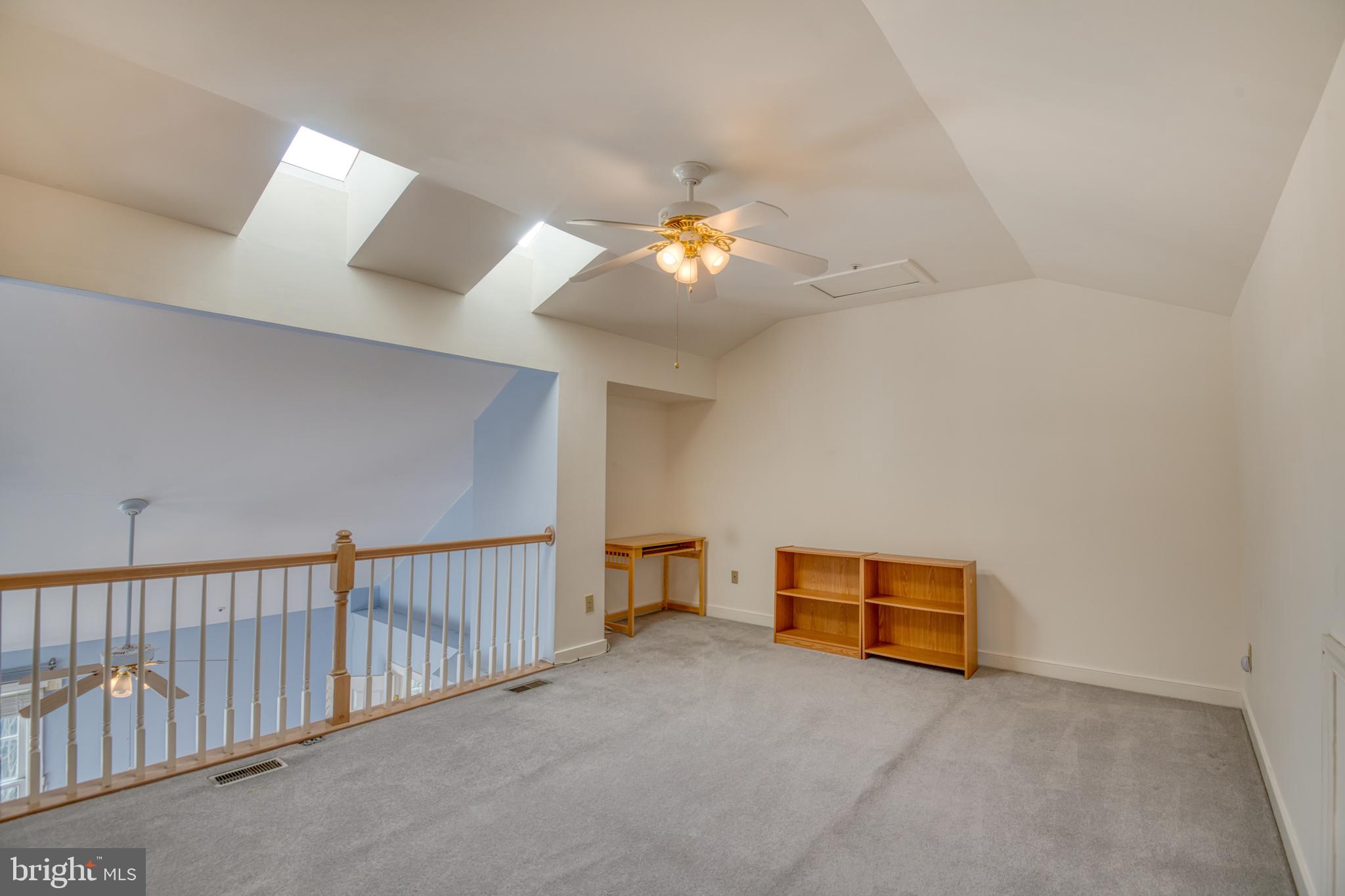 QUINCE ORCHARD KNOLLS - Residential