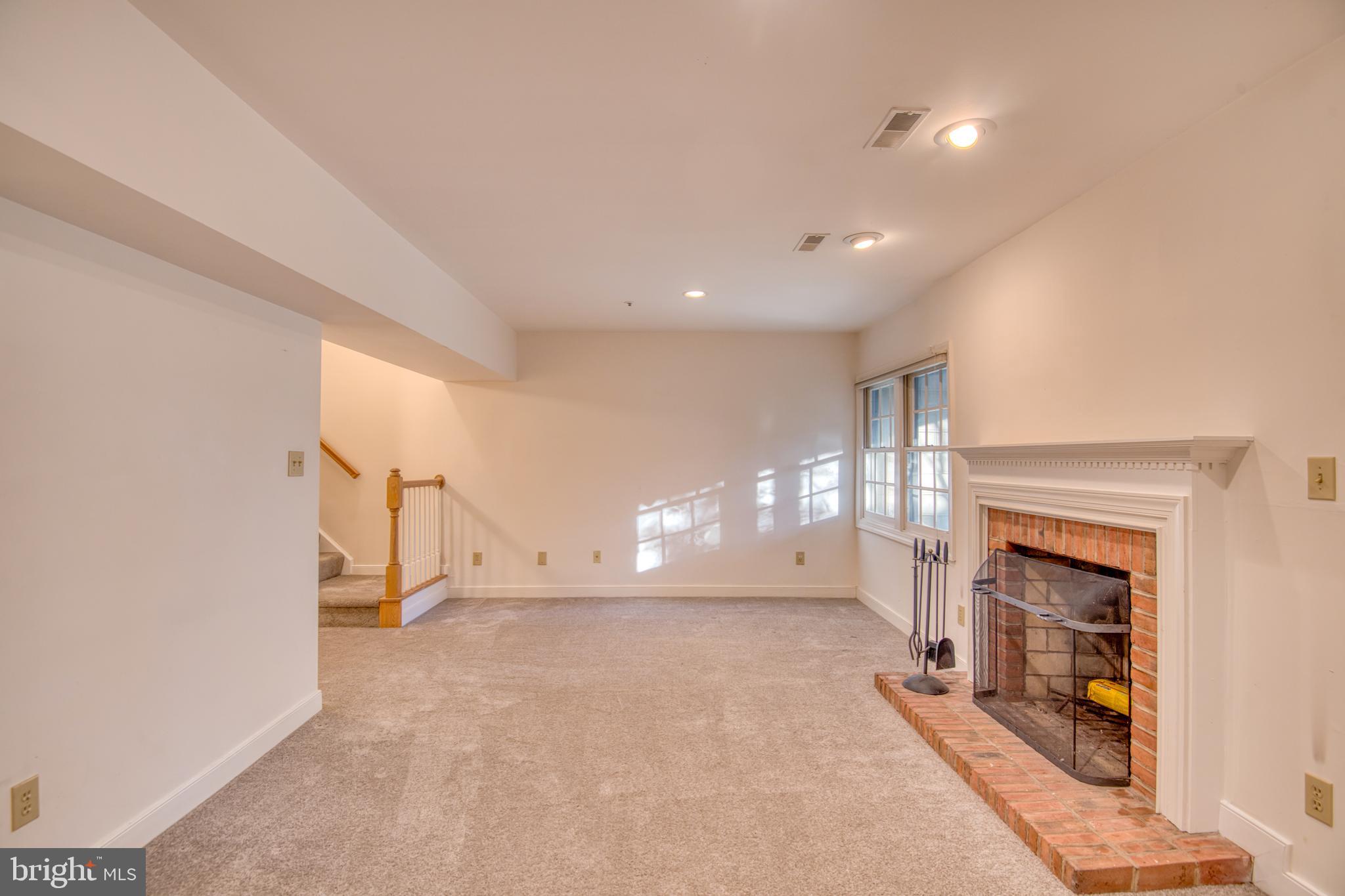 QUINCE ORCHARD KNOLLS - Residential