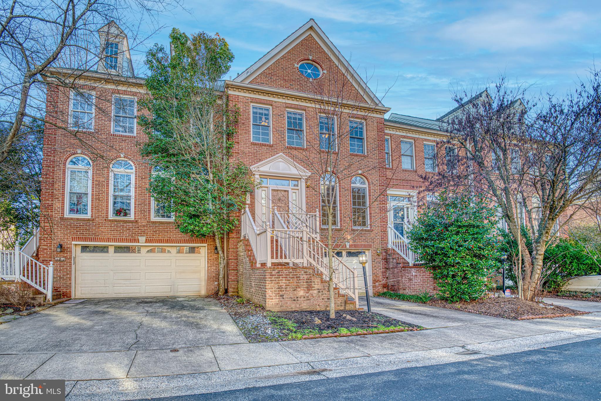 QUINCE ORCHARD KNOLLS - Residential