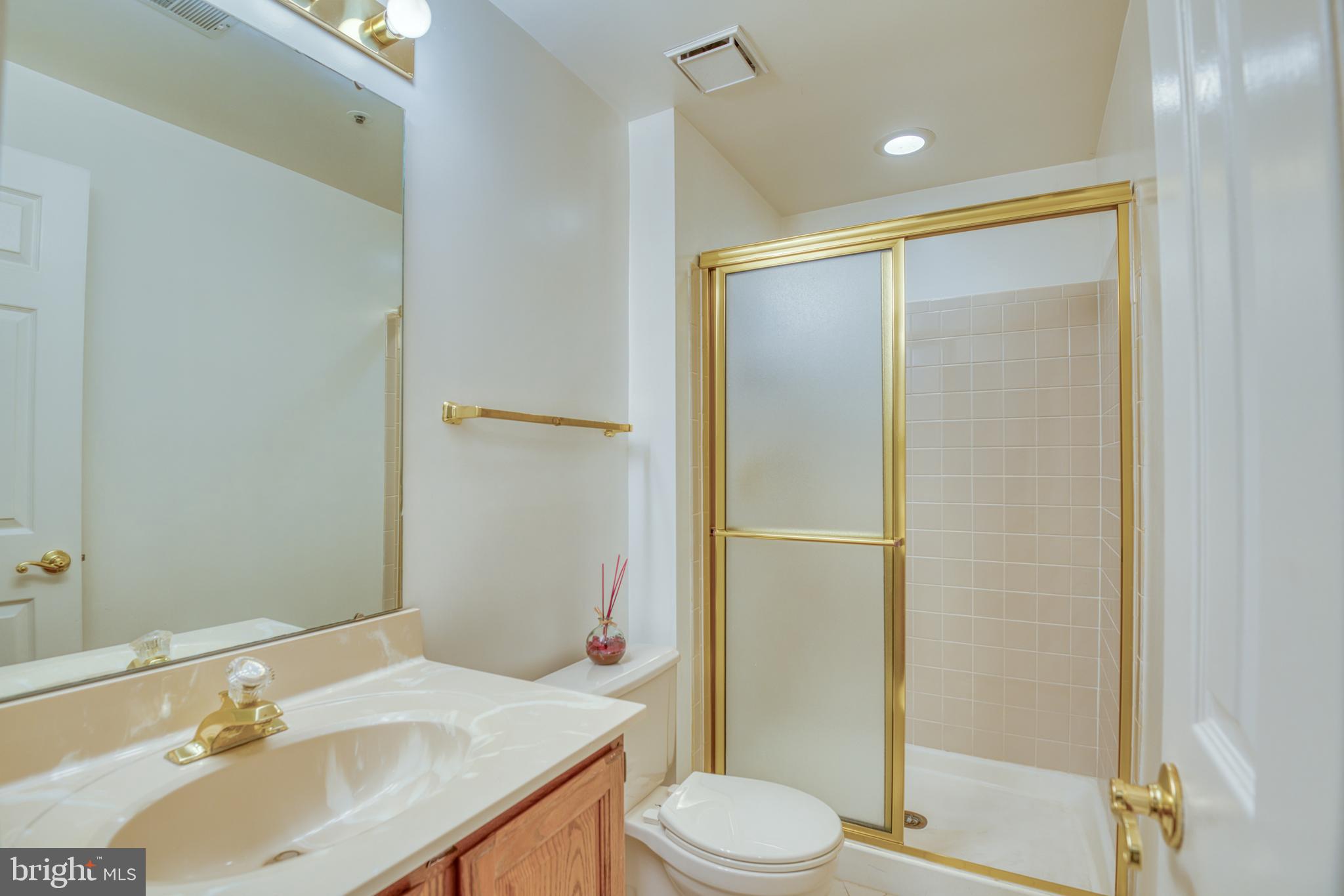 QUINCE ORCHARD KNOLLS - Residential