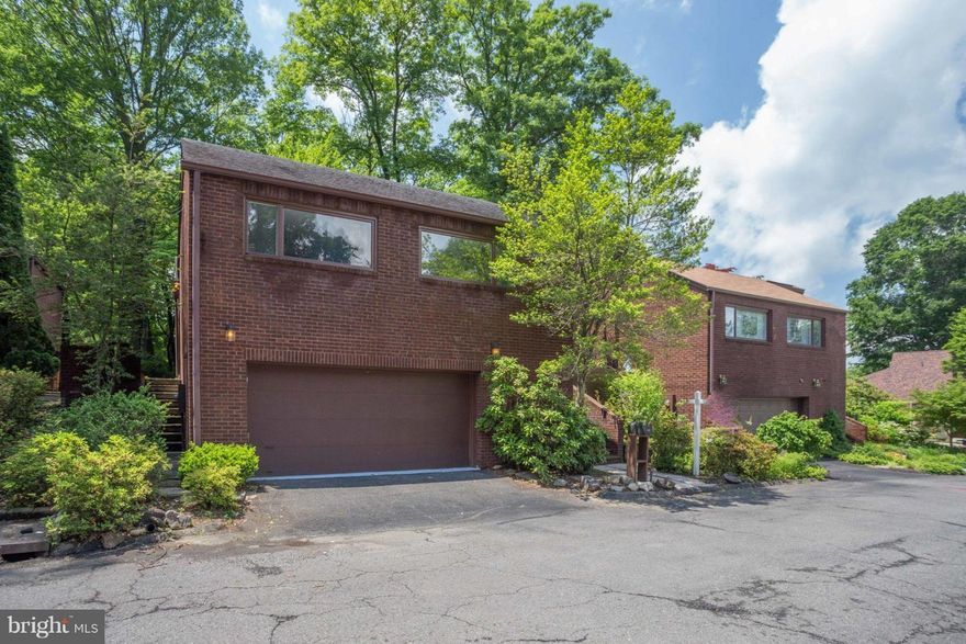 Contemporary ALL brick patio home with main level master suite in sought after Great Oaks. This home is designed for modern living. Hardwoods throughout, 16ft vaulted ceilings, brick fireplace and walls of windows overlook the lush backyard. Sunlight and nature surround this unique home.  2 BRs, 1956sf & 2 car garage. Super location close to Metro, Army Navy Country Club. Walk to Old Town Fairfax.