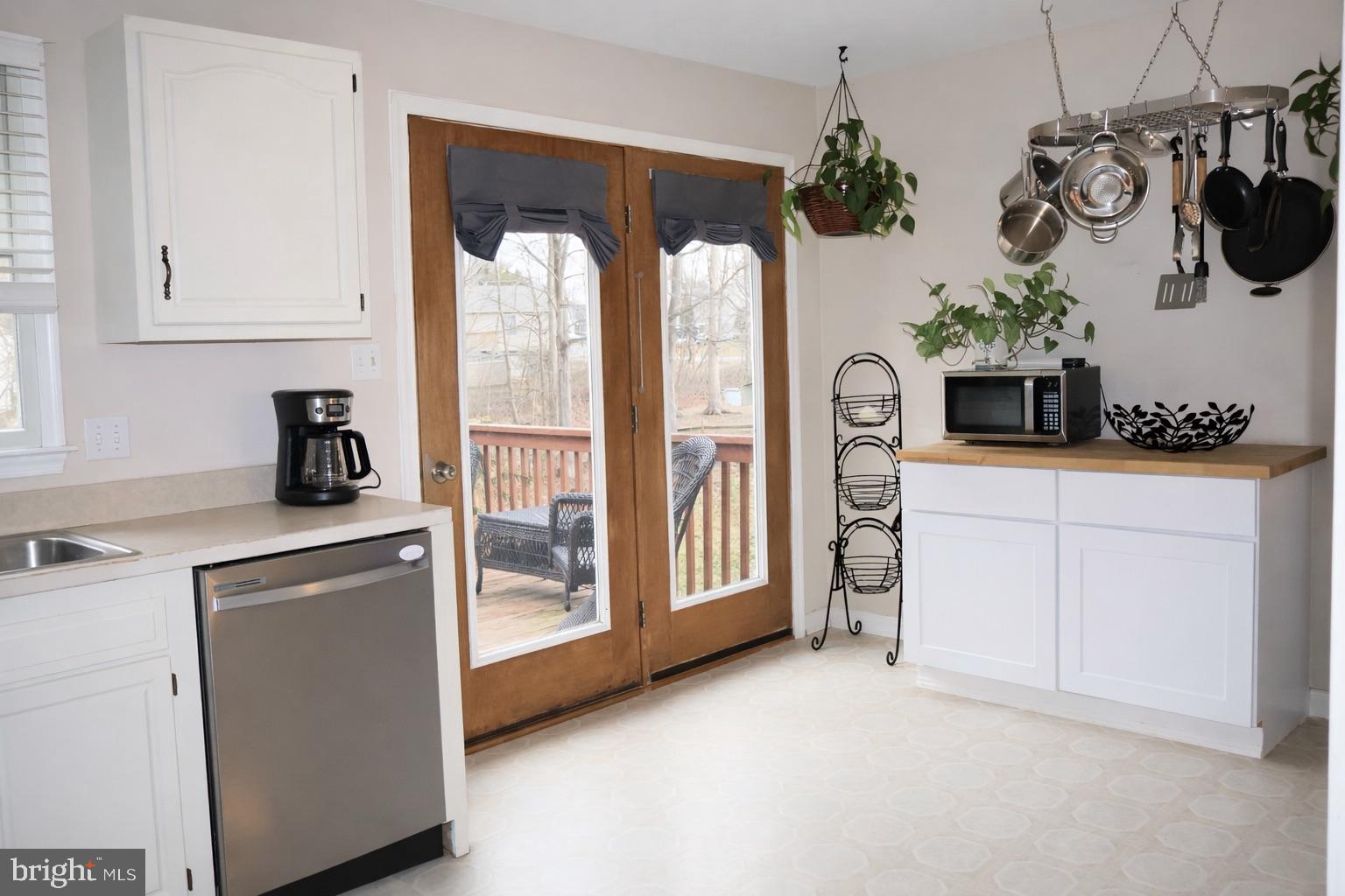 KENSINGTON COURTS - Residential