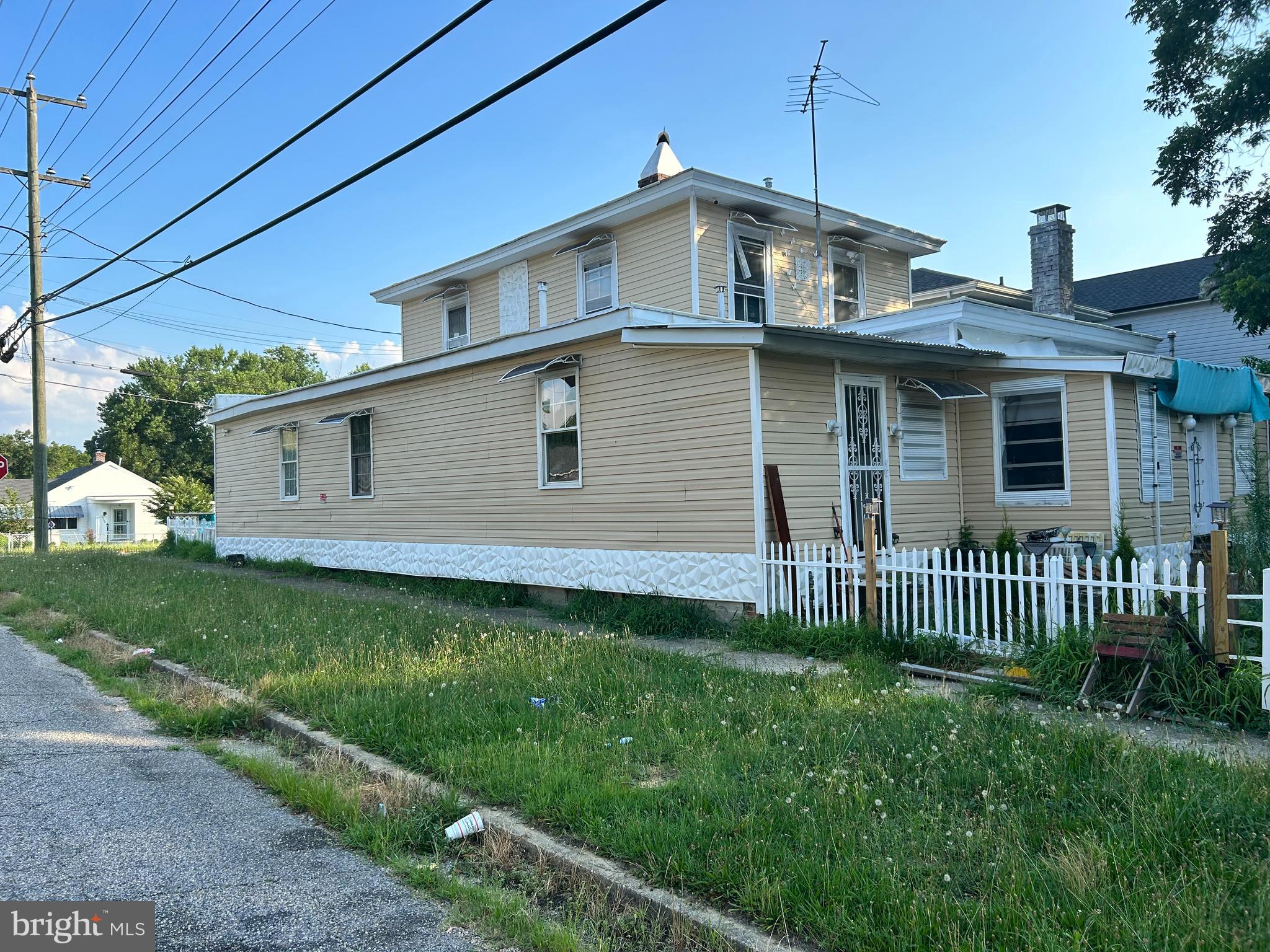 2203 FERNDALE AVENUE