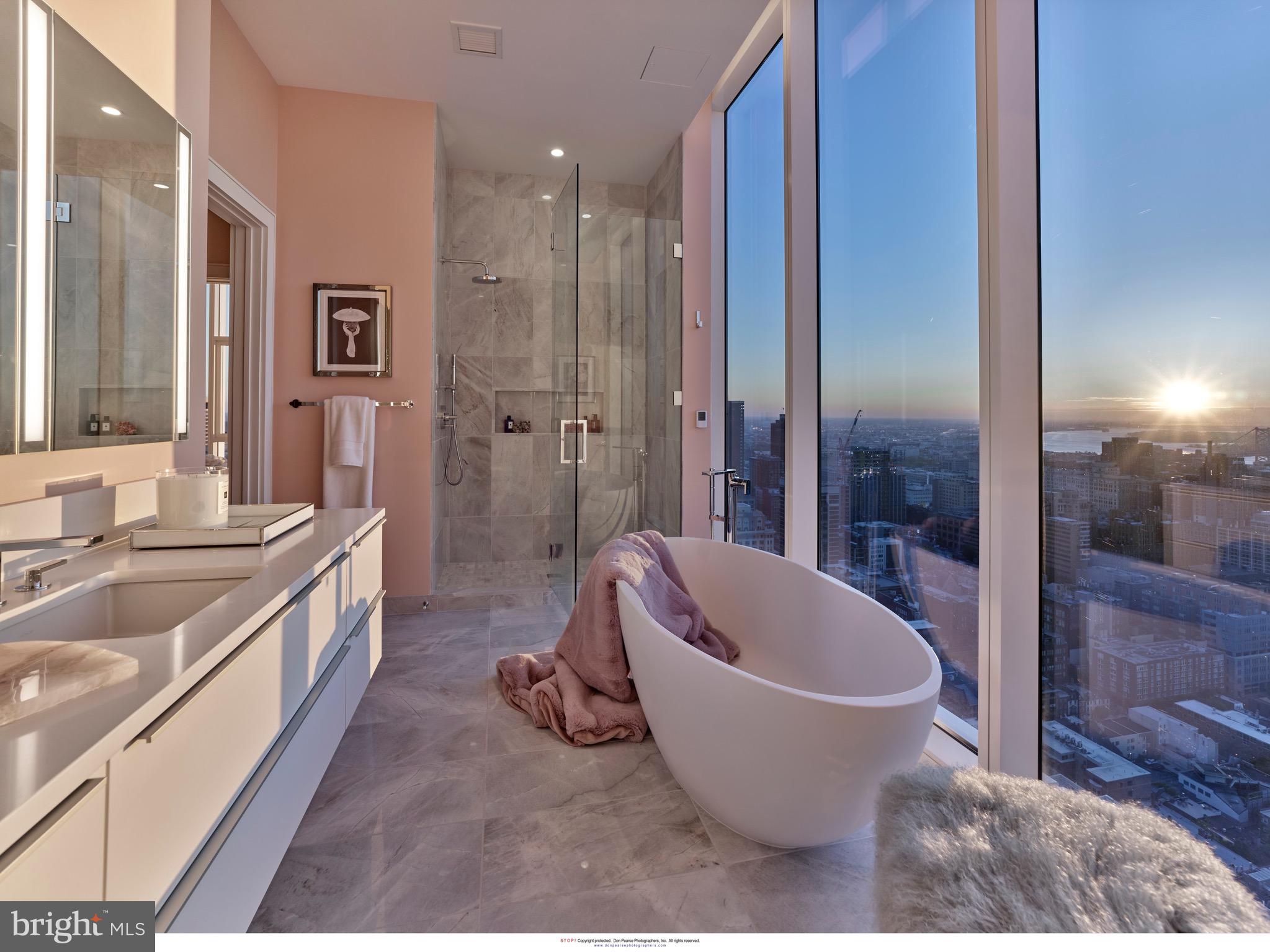 AVENUE OF THE ARTS - Residential