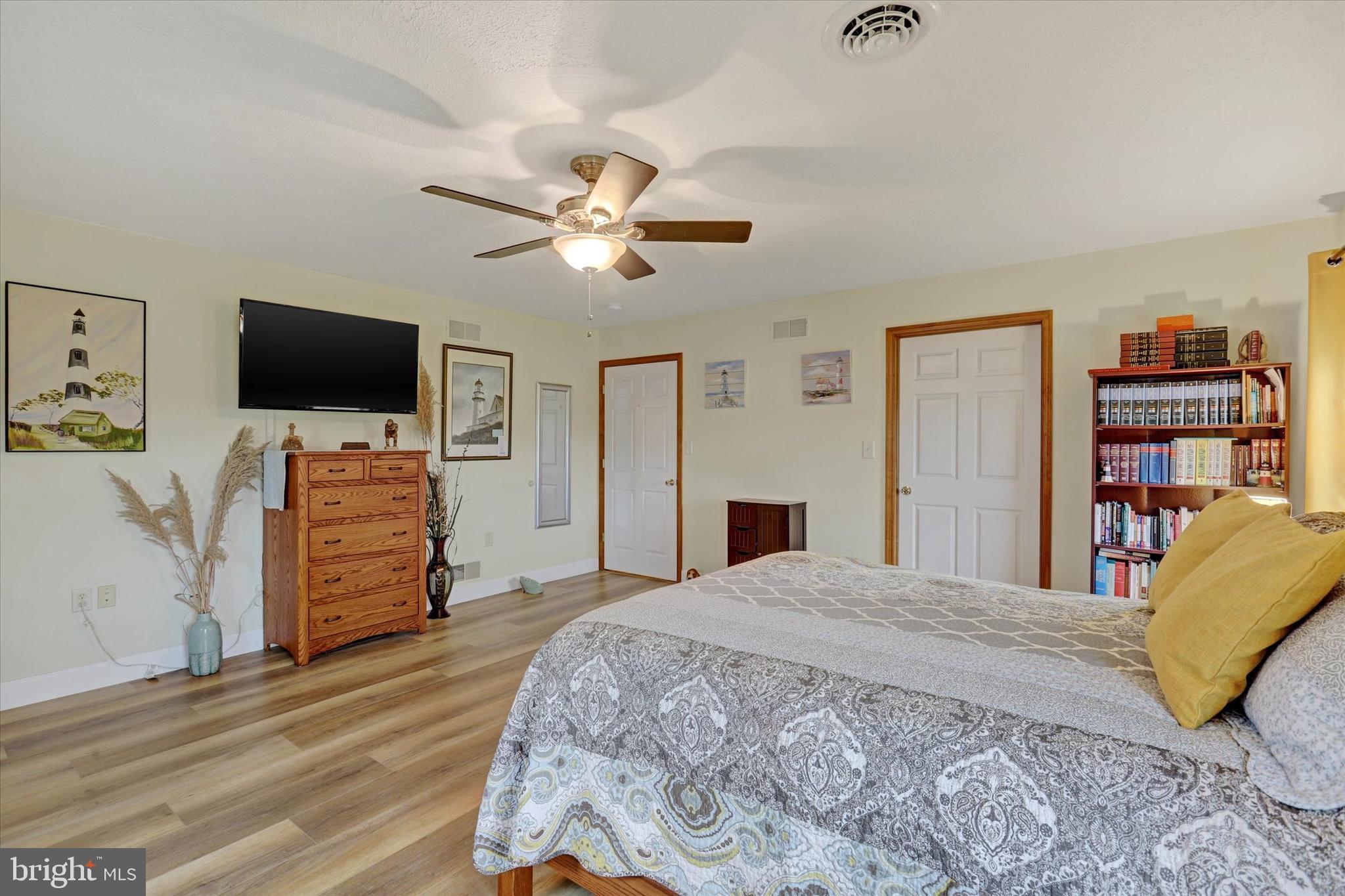 THORNWOOD VILLAGE - Residential