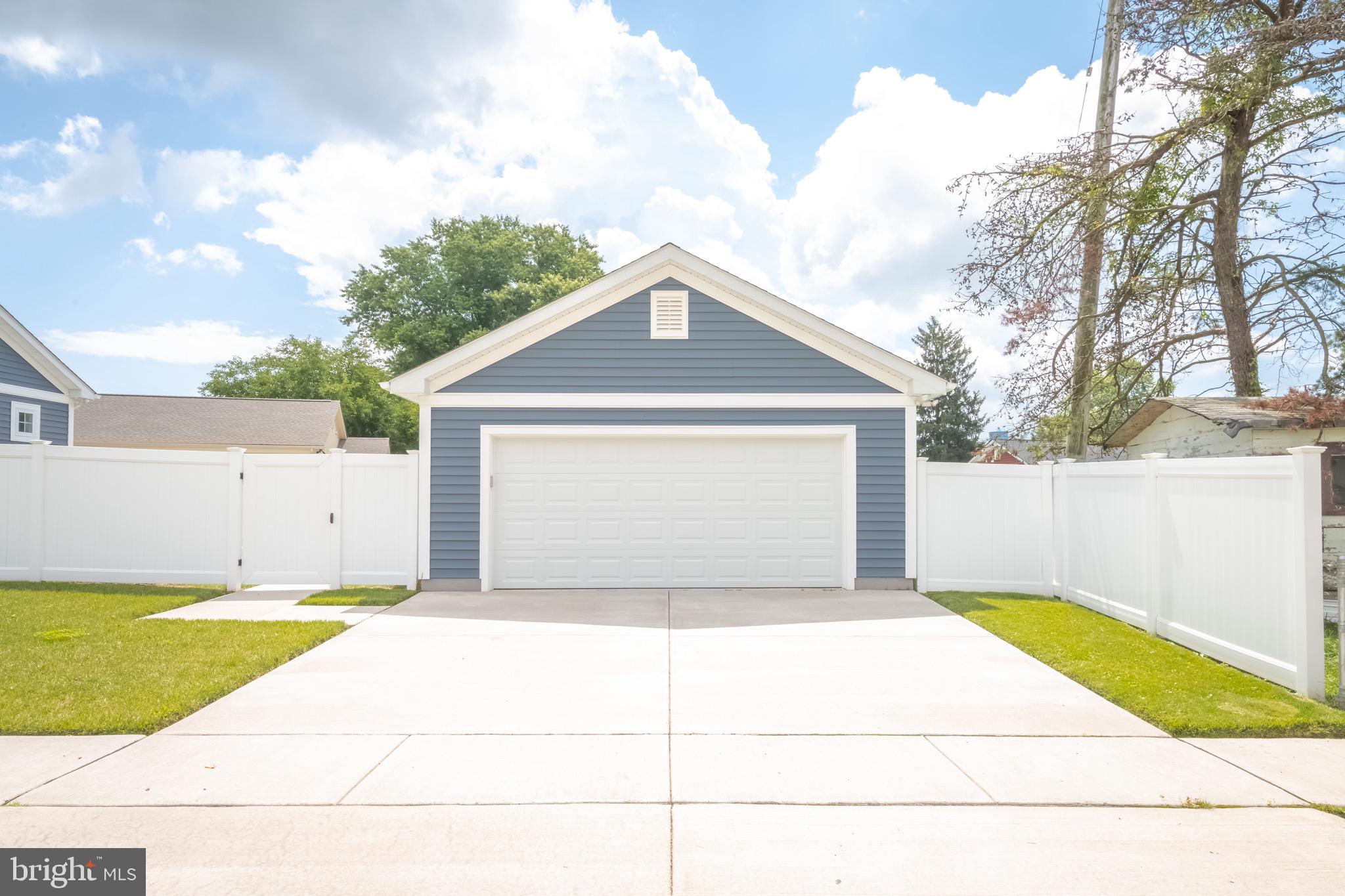 LYNDHURST - Residential