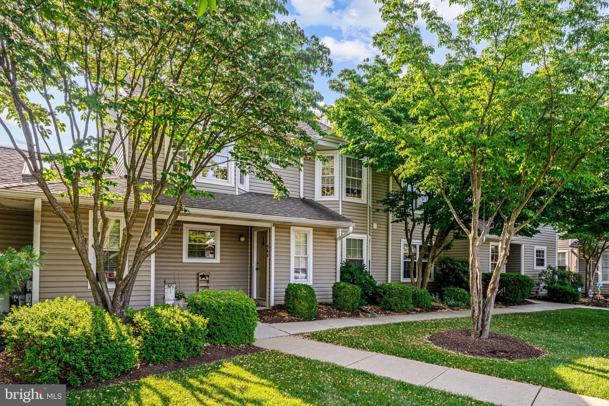 564 ASTOR SQUARE