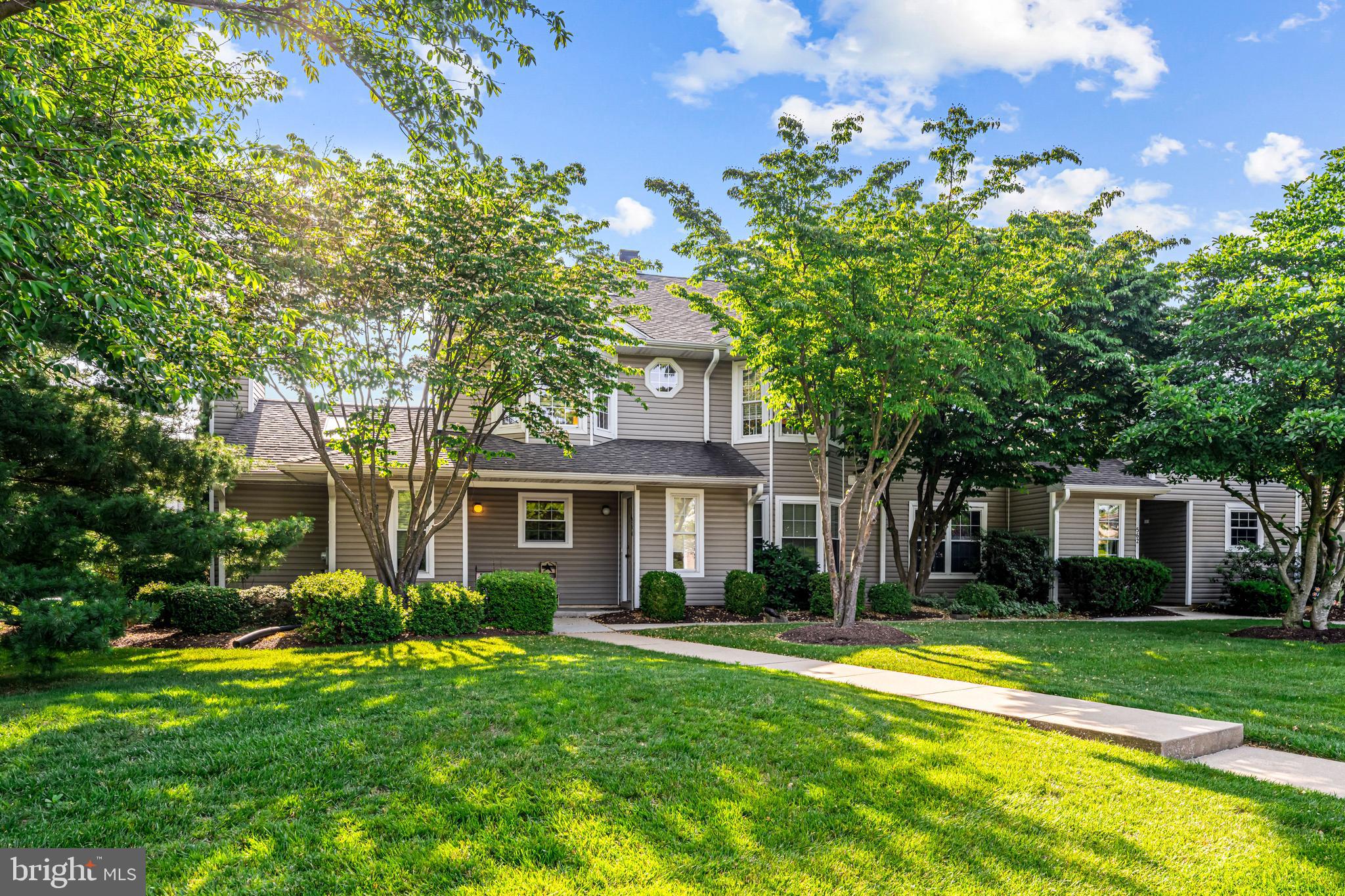 564 ASTOR SQUARE