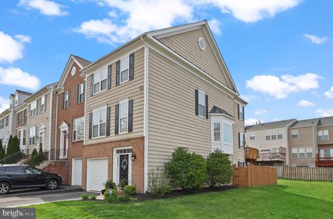 42989 BEACHALL STREET CHANTILLY VA 20152