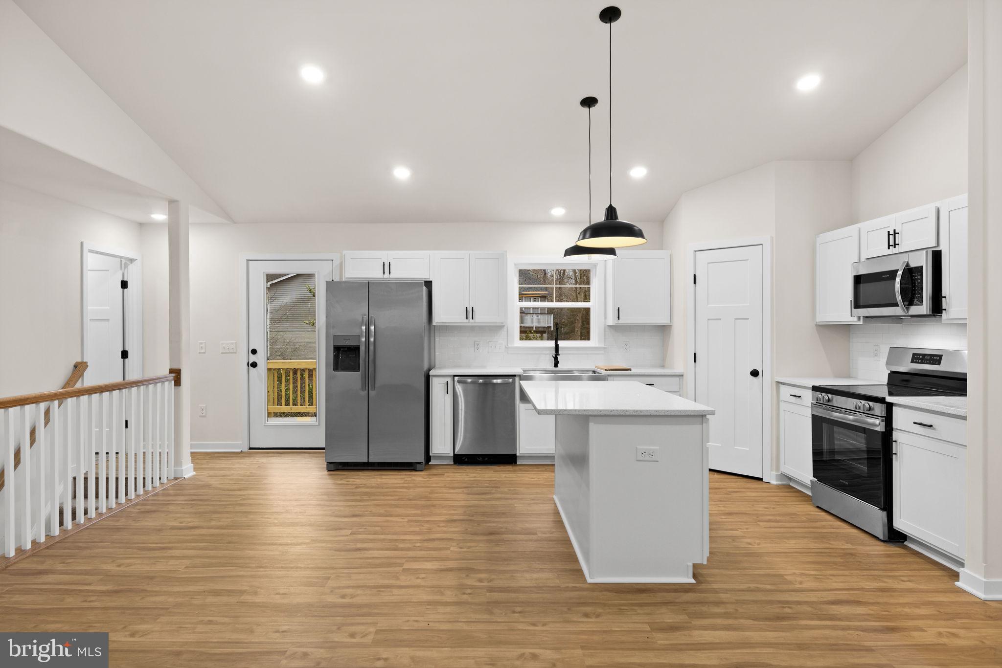 PRESIDENTIAL LAKES - Residential