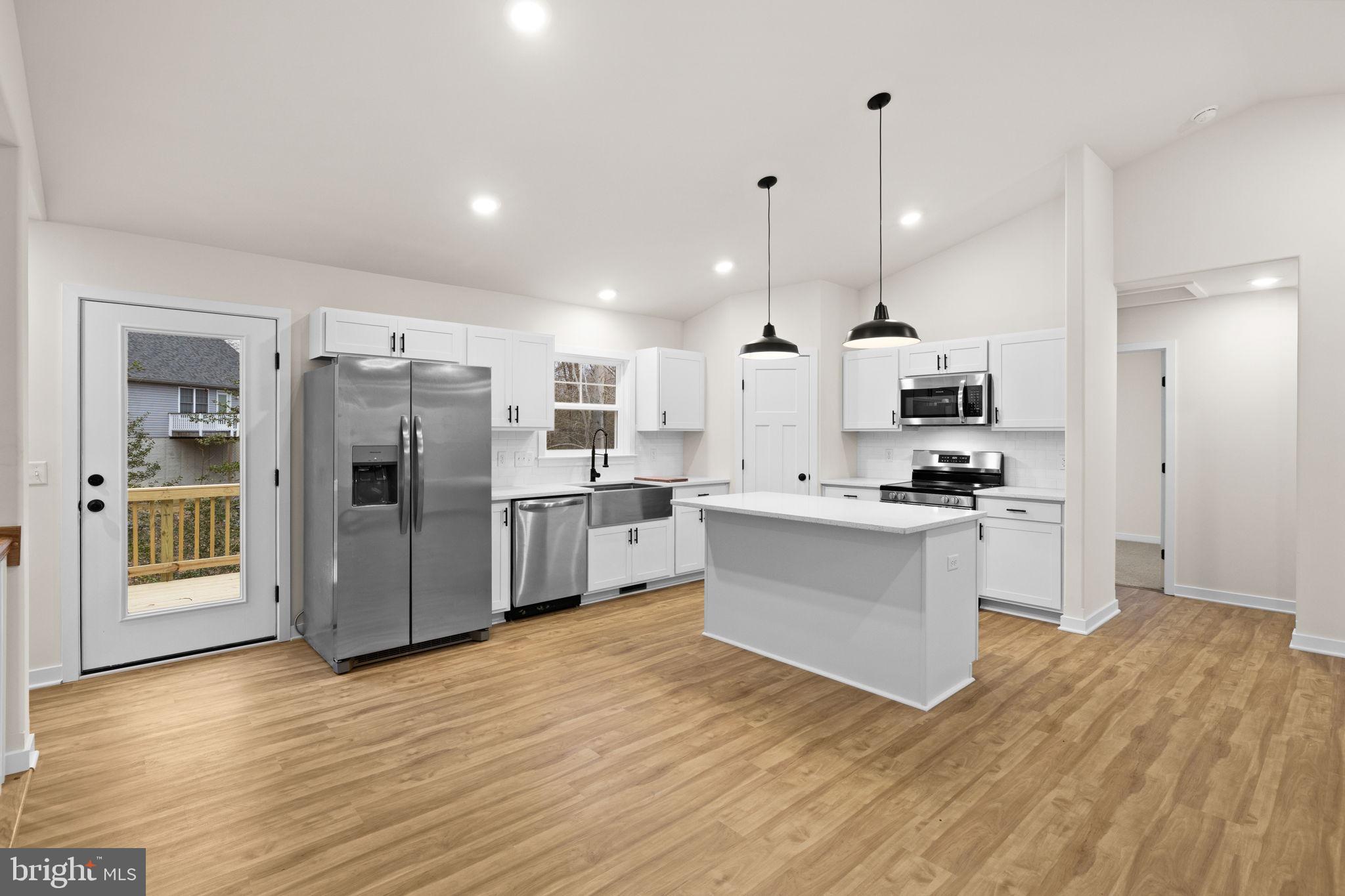 PRESIDENTIAL LAKES - Residential