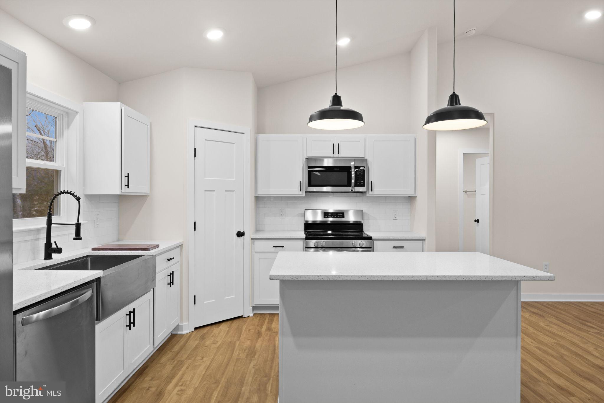 PRESIDENTIAL LAKES - Residential